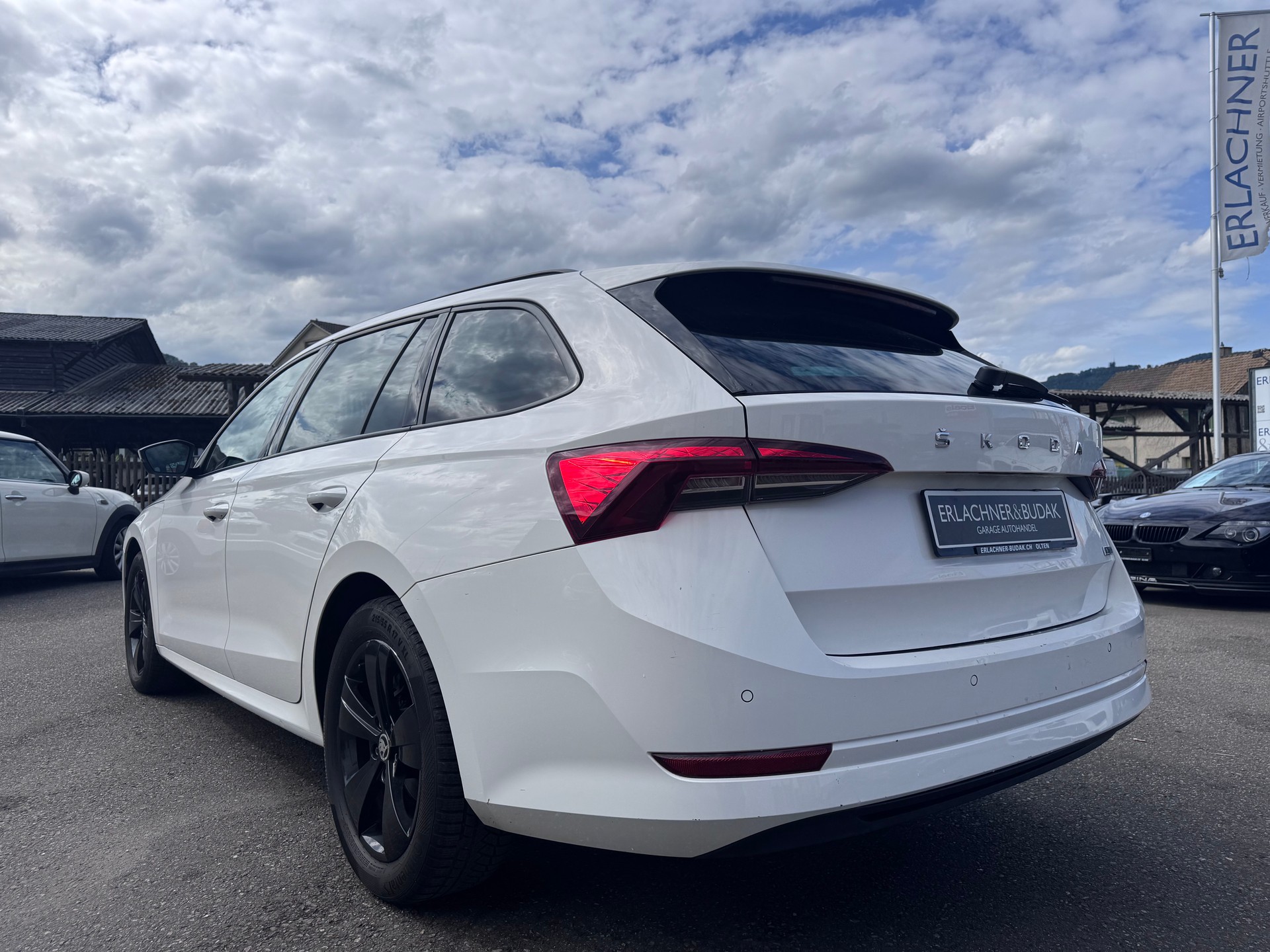 SKODA Octavia Combi 1.0 TSI mHEV DSG Ambition-image-3