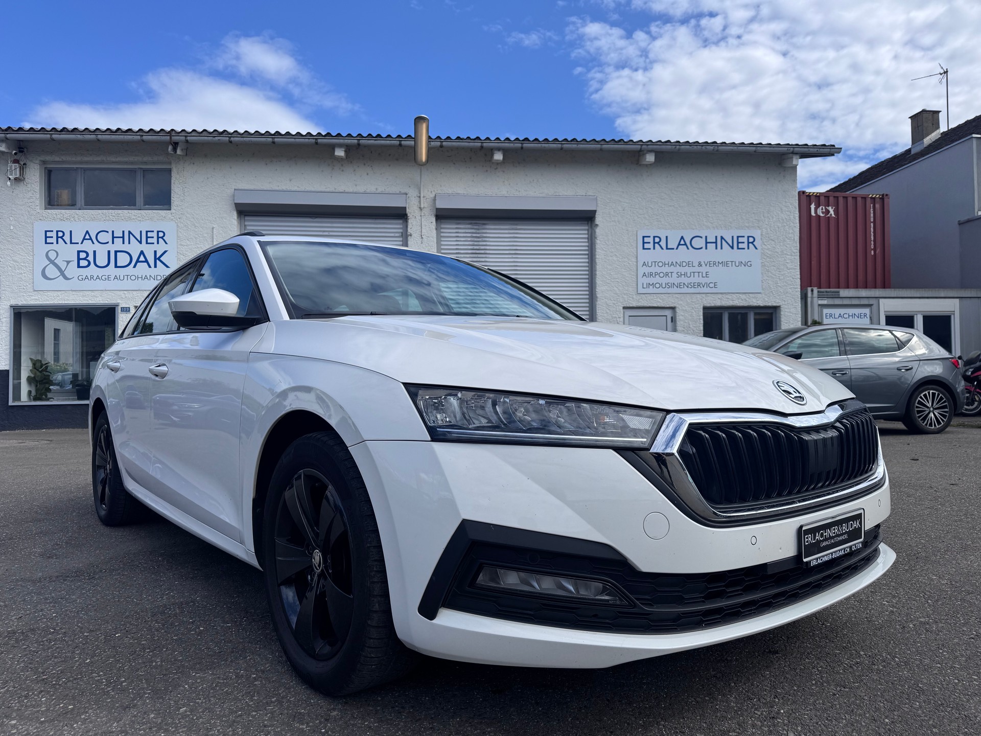 SKODA Octavia Combi 1.0 TSI mHEV DSG Ambition-image-0