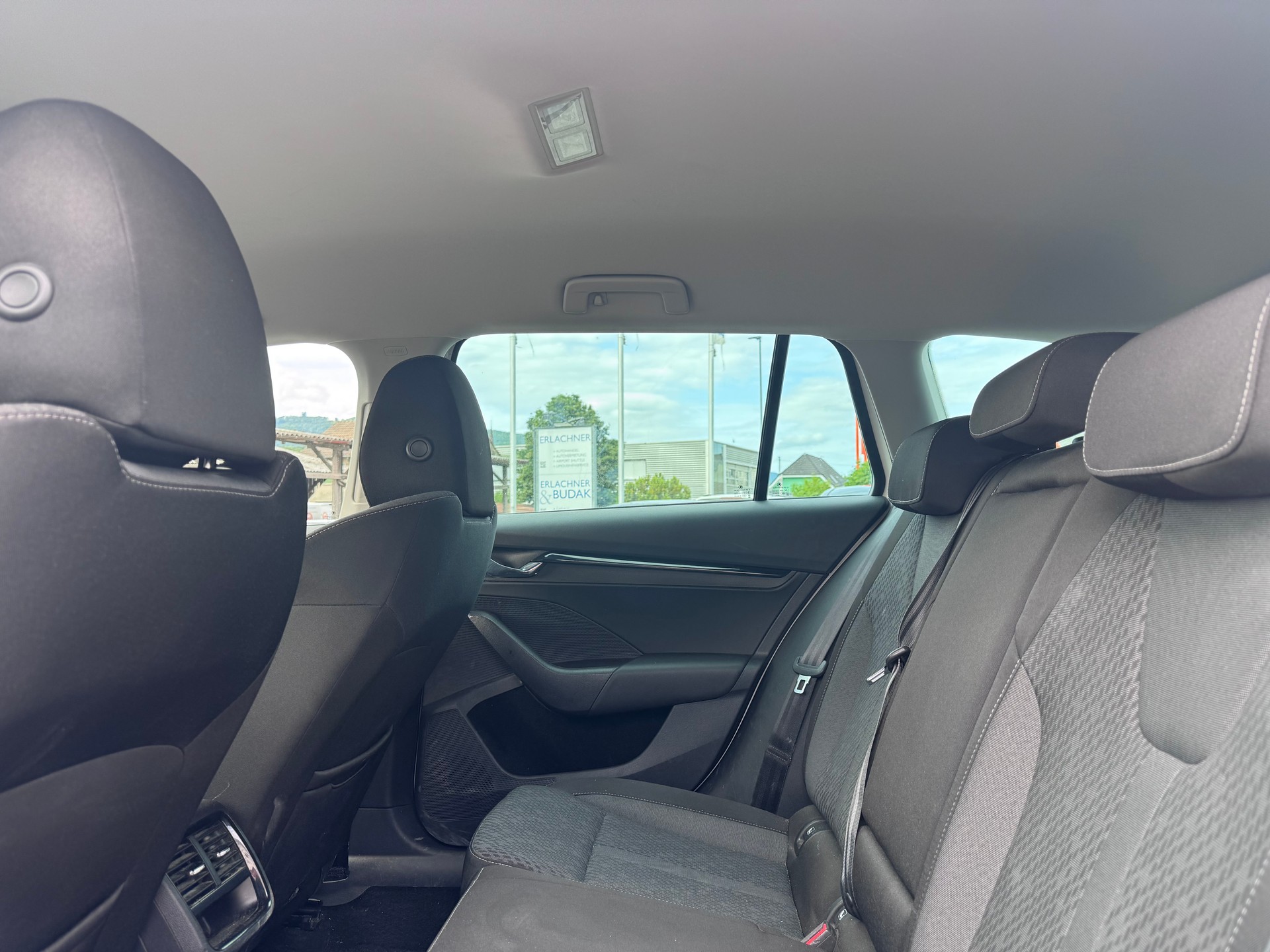 SKODA Octavia Combi 1.0 TSI mHEV DSG Ambition-image-5