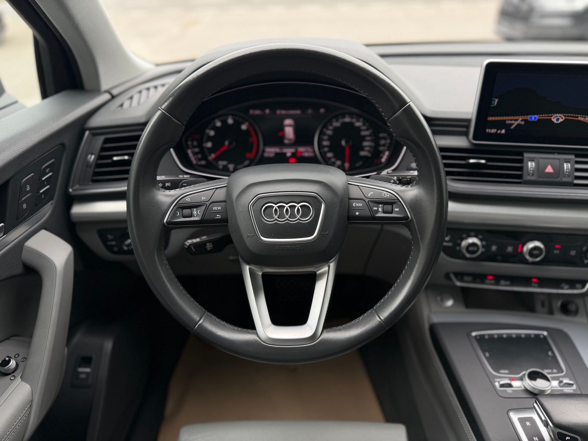 AUDI Q5 2.0 TFSI sport quattro S-tronic-image-16