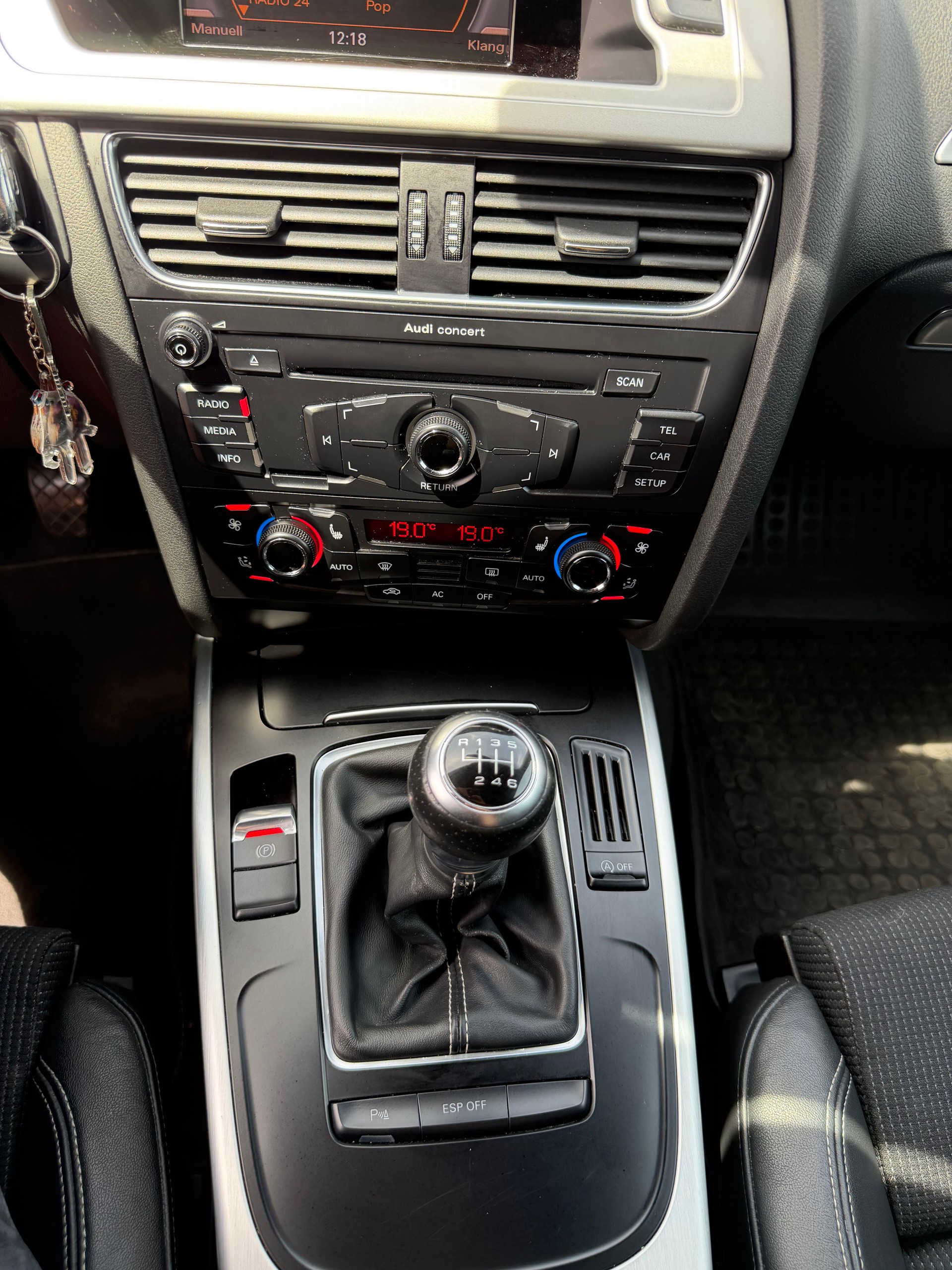 AUDI A4 Avant 2.0 TFSI-image-12