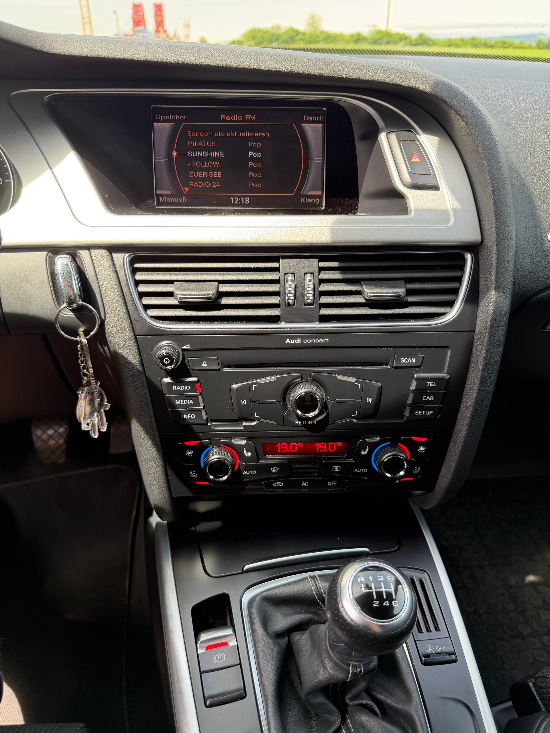 AUDI A4 Avant 2.0 TFSI-image-11
