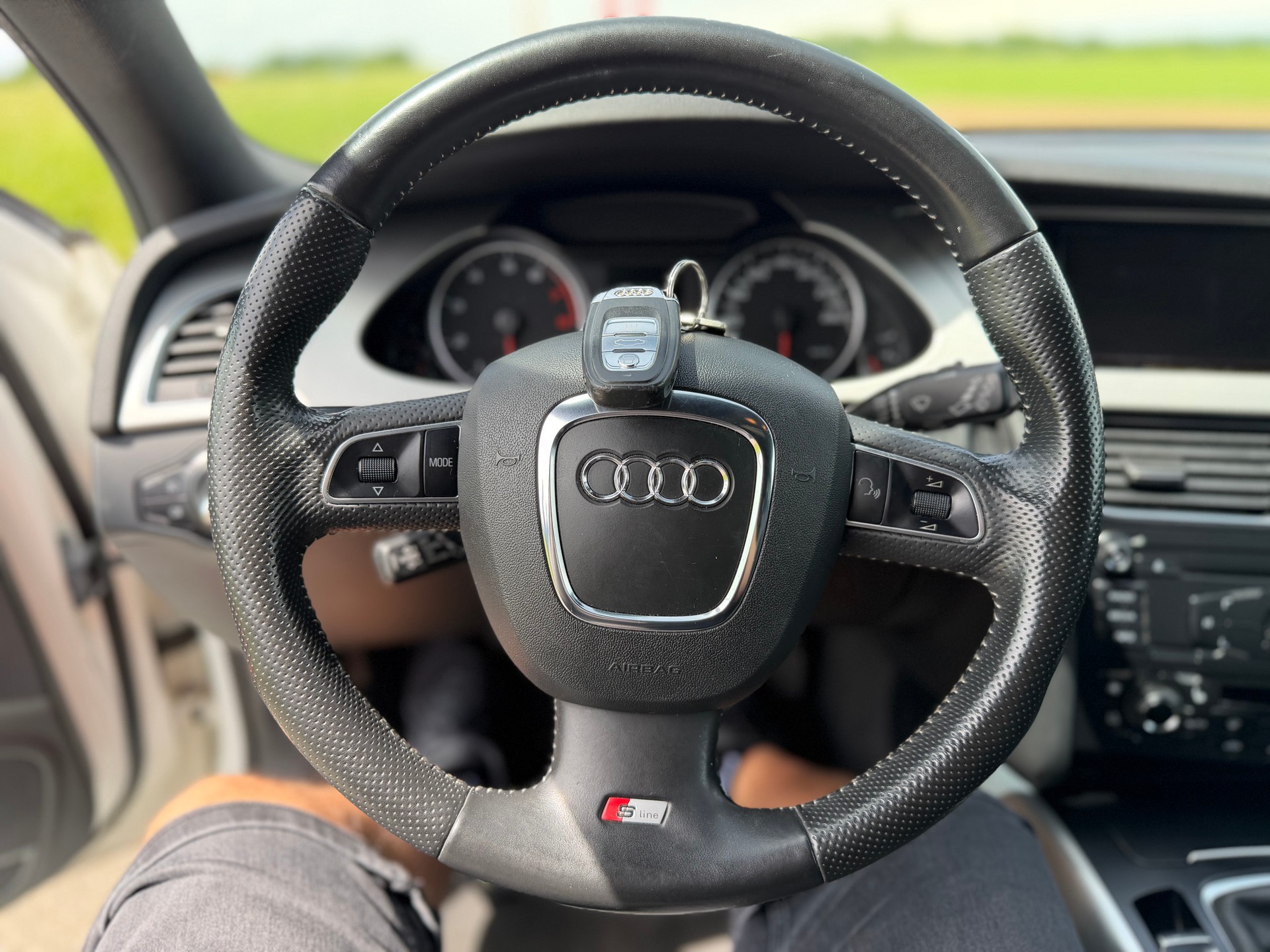 AUDI A4 Avant 2.0 TFSI-image-9