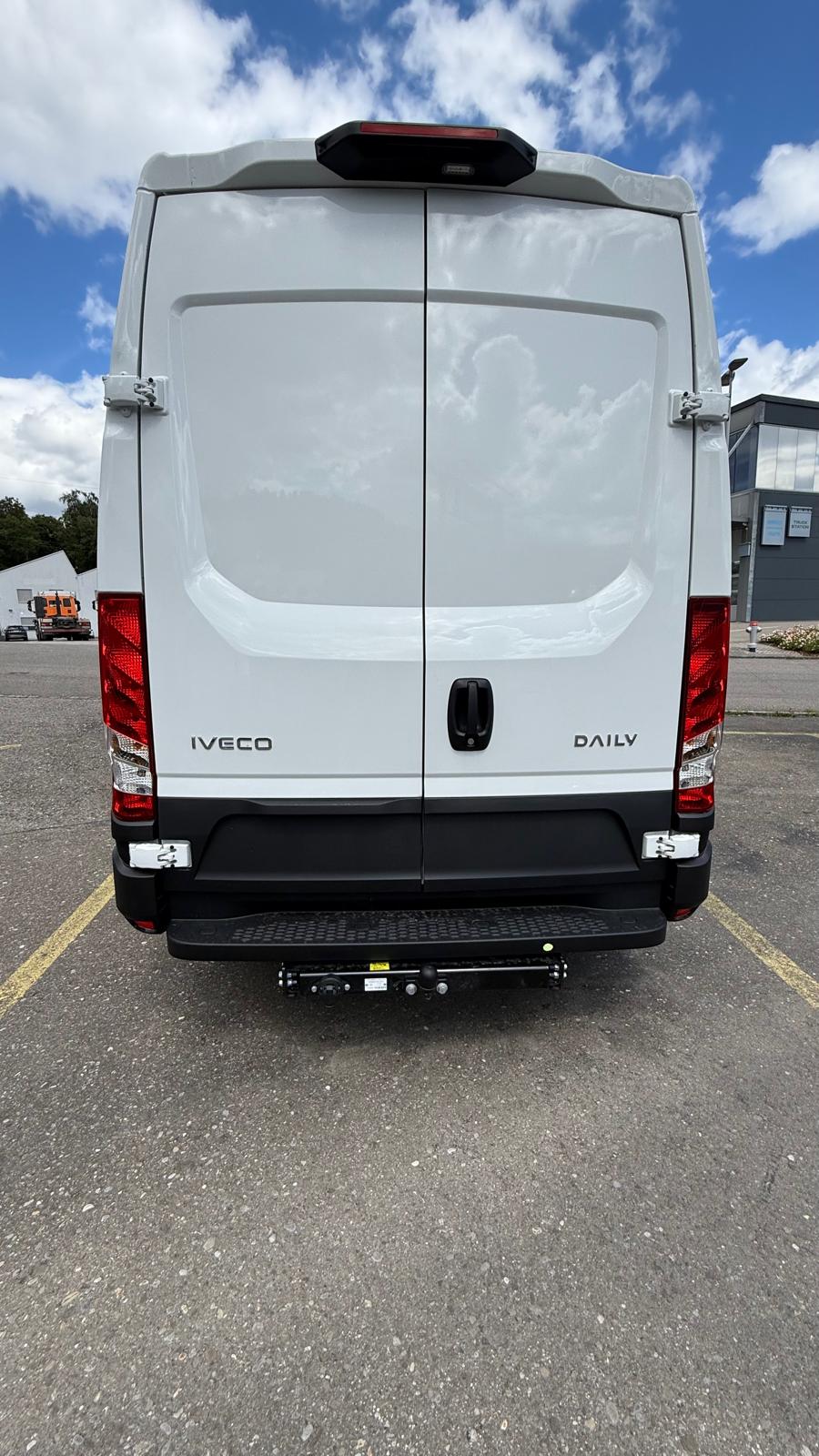 IVECO 35S16BA8V L2H2 RS 3520mm Nutzlast 1110 kg Anhängerlast 3500 kg-image-6