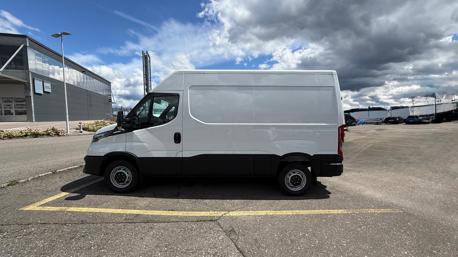IVECO 35S16BA8V L2H2 RS 3520mm Nutzlast 1110 kg Anhängerlast 3500 kg-image-1