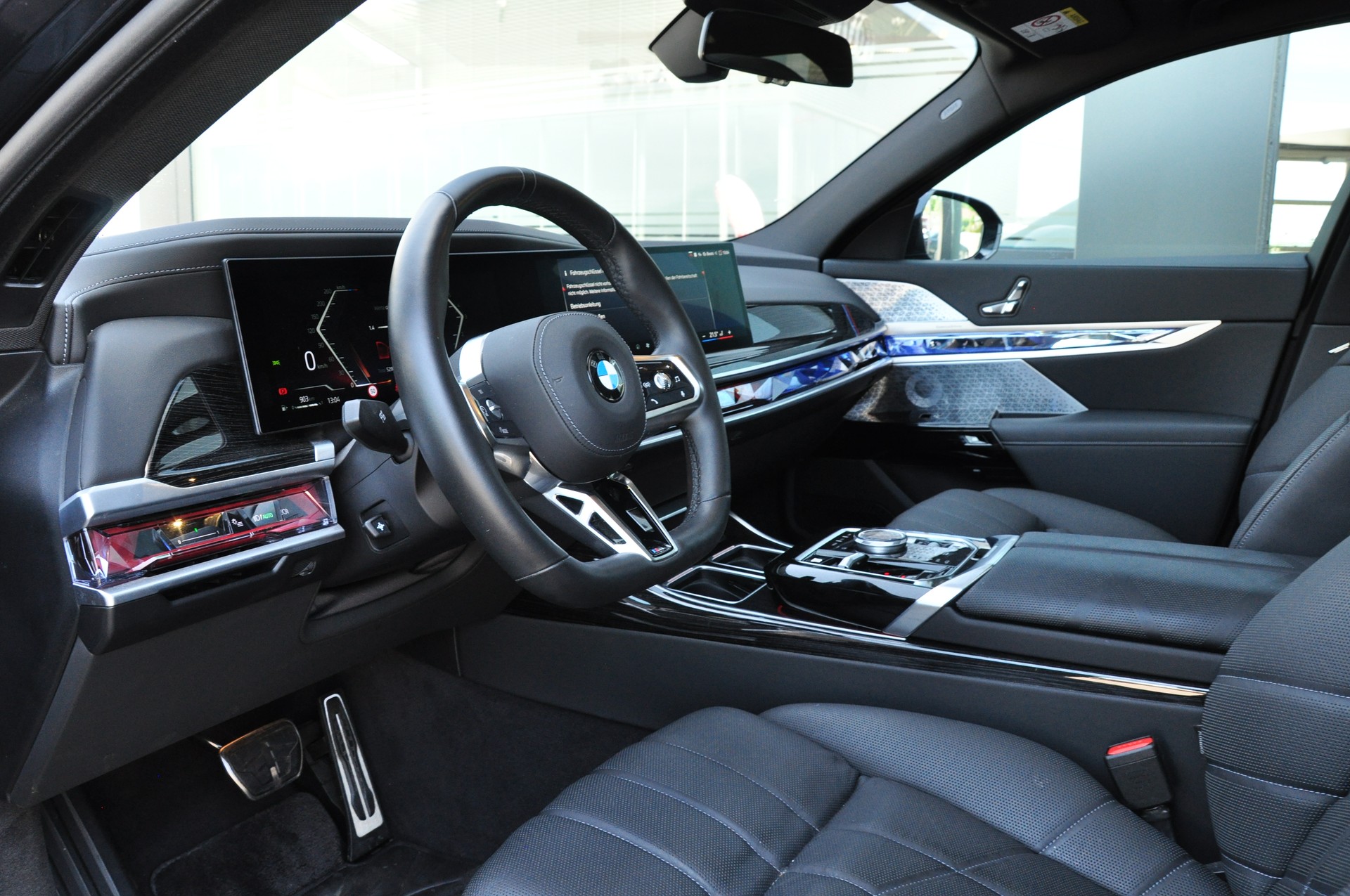 BMW 740d xDrive 48V M Sport Pro Steptronic-image-9