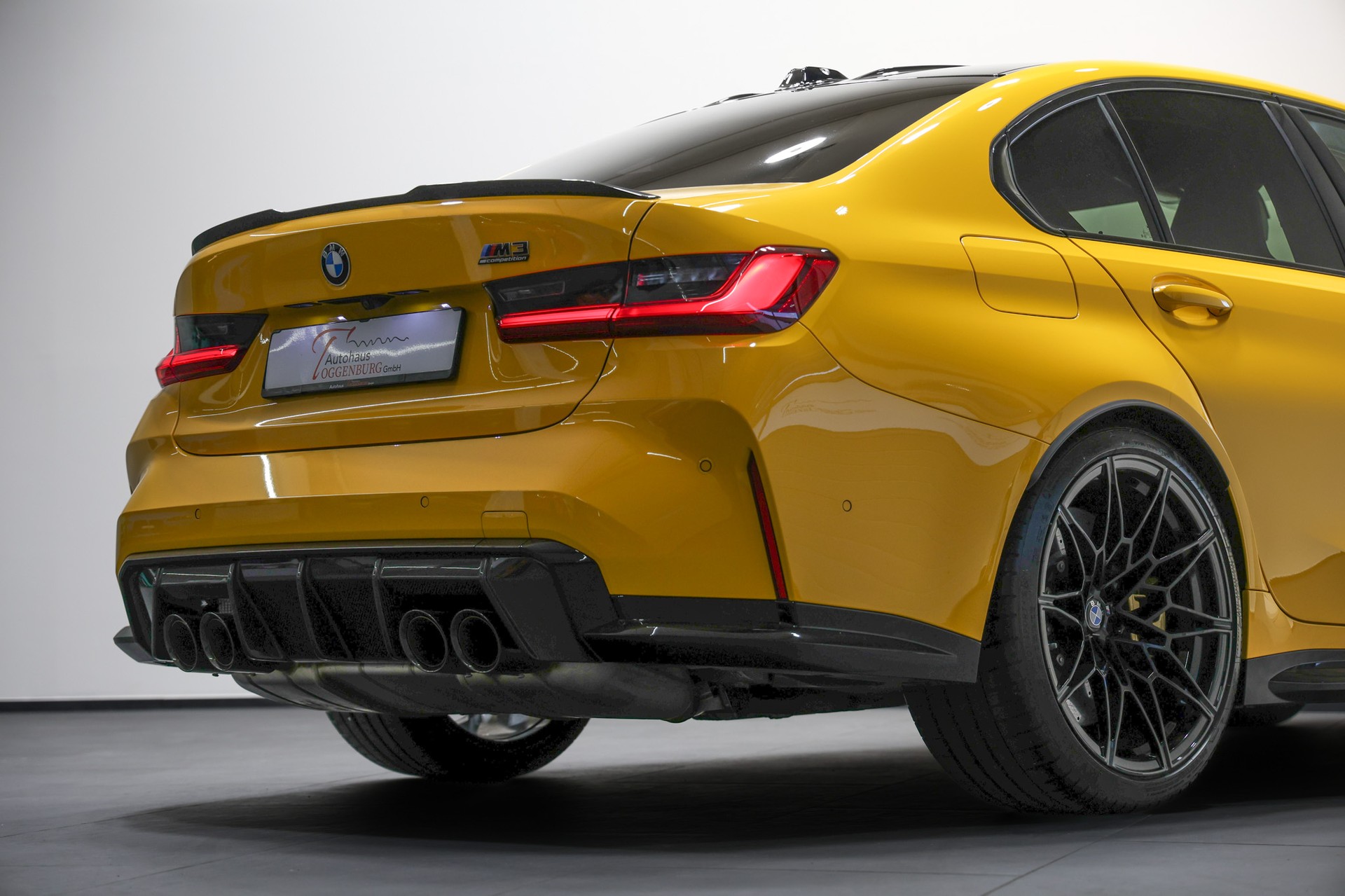 BMW M3 Competition M xDrive LCI *Sonderlackierung Atacama Yellow*Carbon/Keramik Bremsen*-image-11