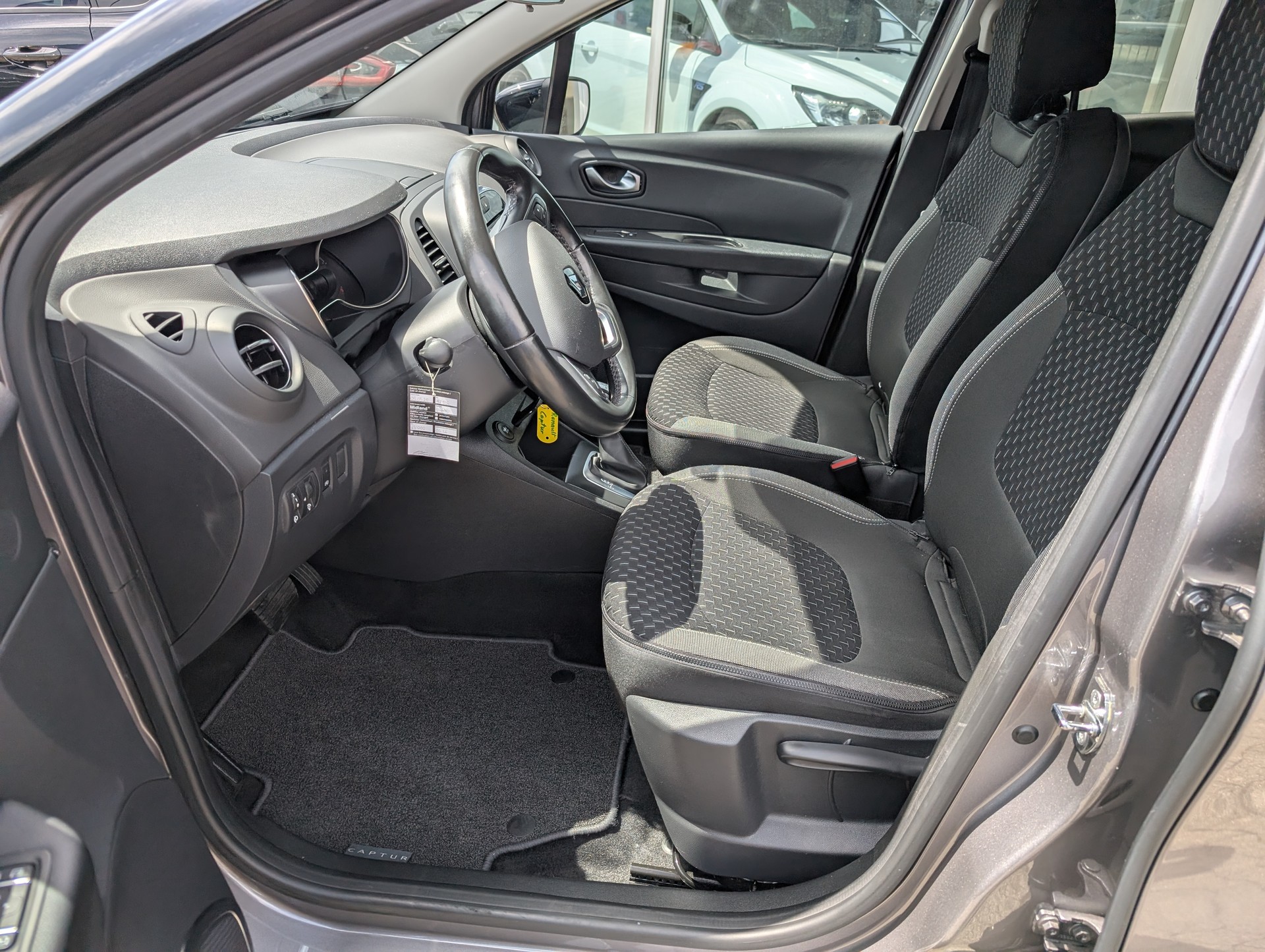 RENAULT Captur 1.2 T 16V 90th Anniversary EDC-image-2