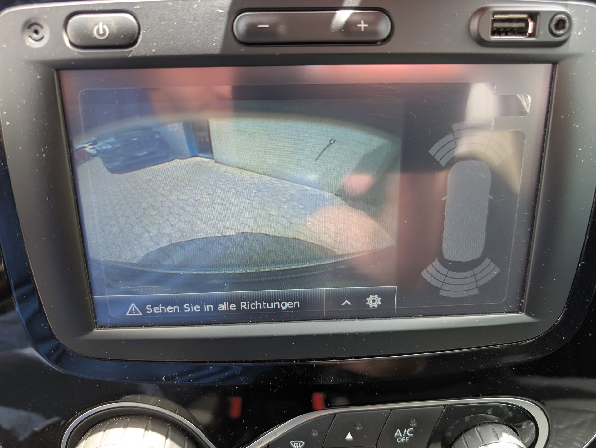 RENAULT Captur 1.2 T 16V 90th Anniversary EDC-image-4