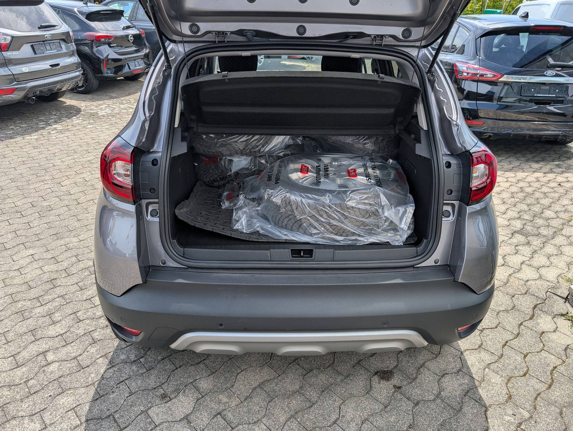 RENAULT Captur 1.2 T 16V 90th Anniversary EDC-image-6