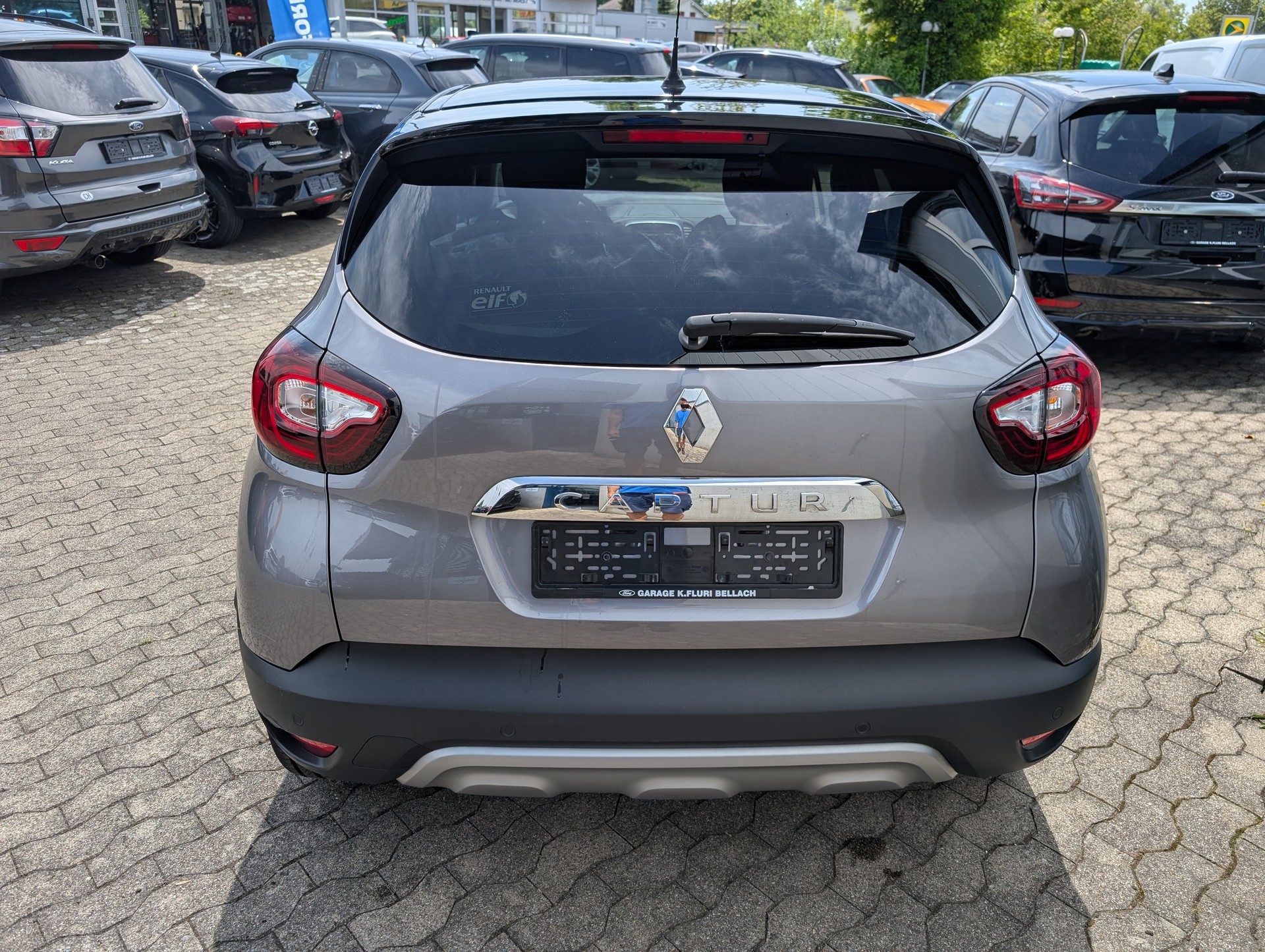 RENAULT Captur 1.2 T 16V 90th Anniversary EDC-image-7