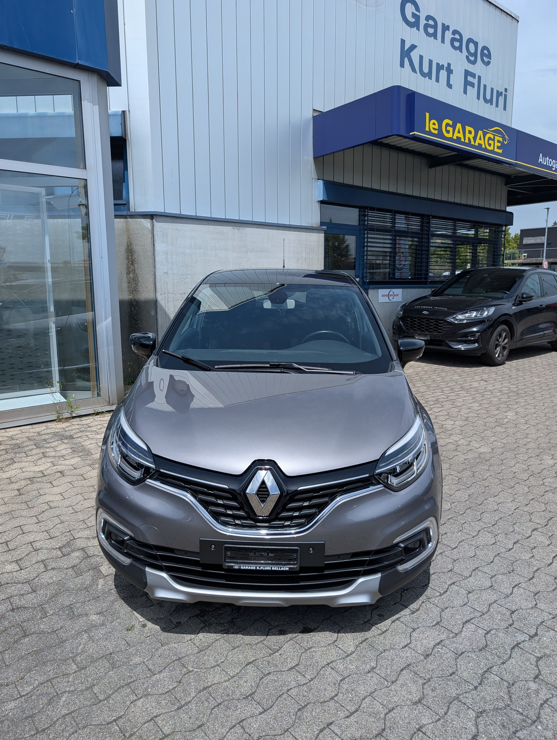 RENAULT Captur 1.2 T 16V 90th Anniversary EDC-image-1