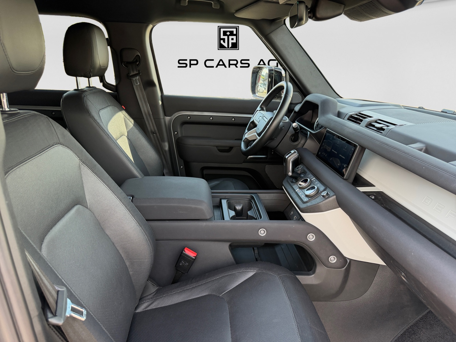 LAND ROVER Defender 110 3.0 D I6 250 X-Dynamic S AWD AT8-image-16