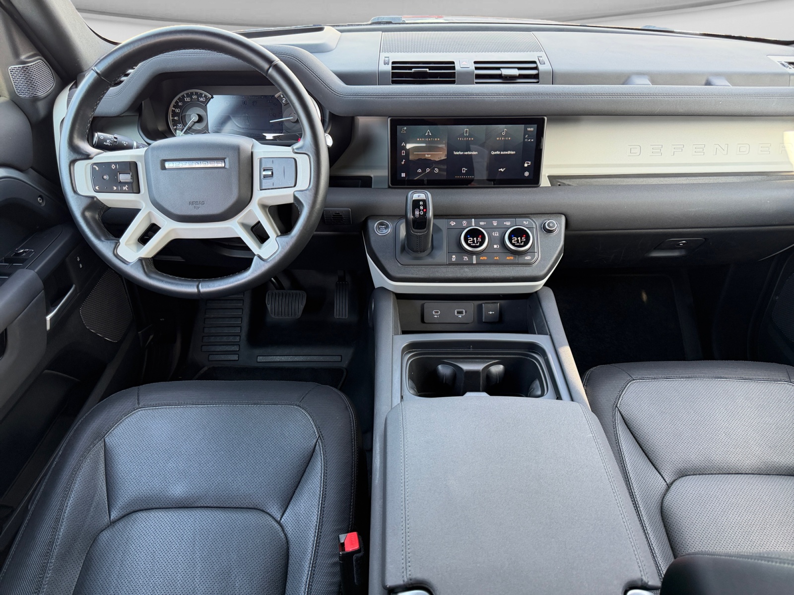 LAND ROVER Defender 110 3.0 D I6 250 X-Dynamic S AWD AT8-image-11