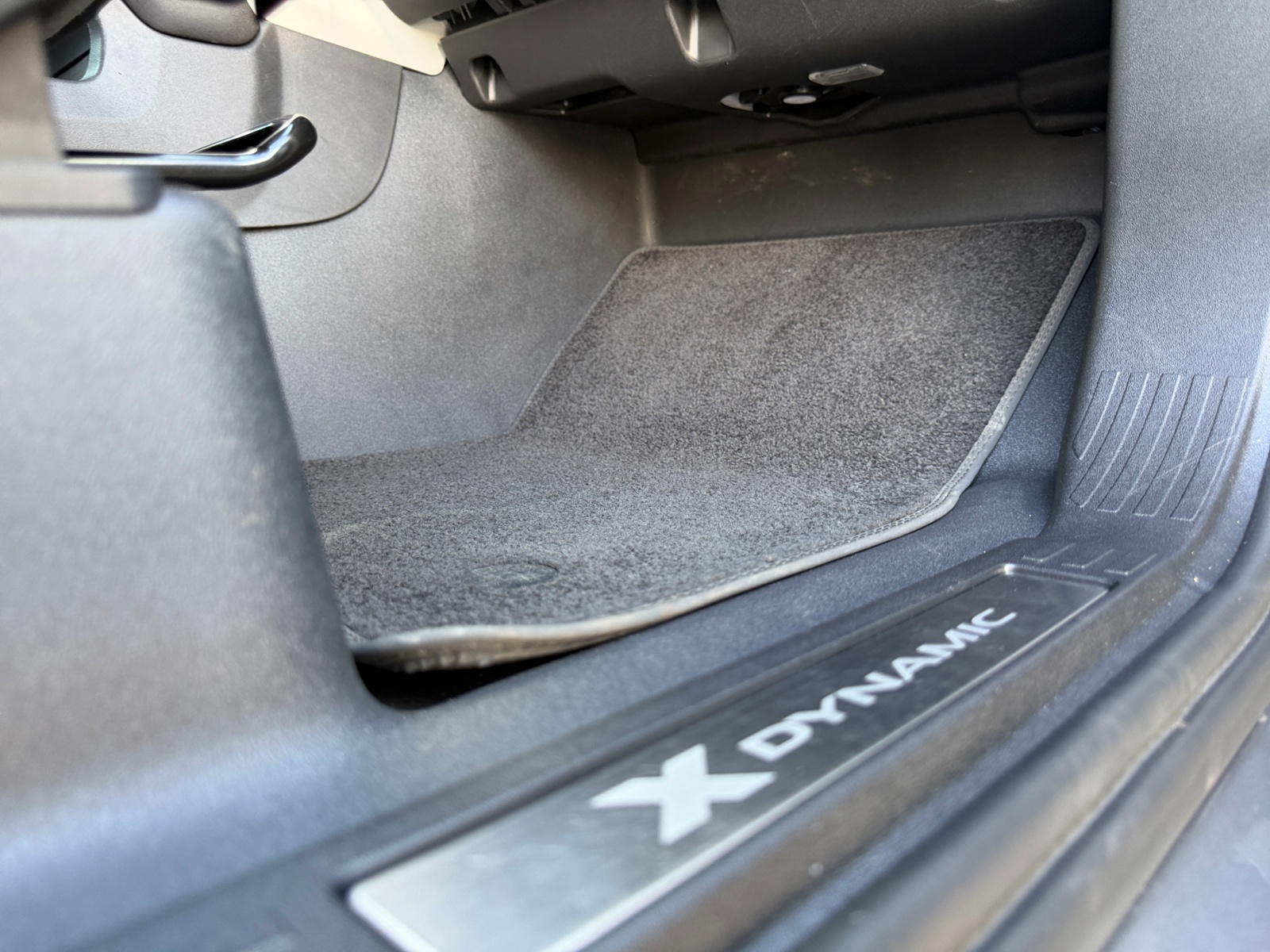 LAND ROVER Defender 110 3.0 D I6 250 X-Dynamic S AWD AT8-image-24