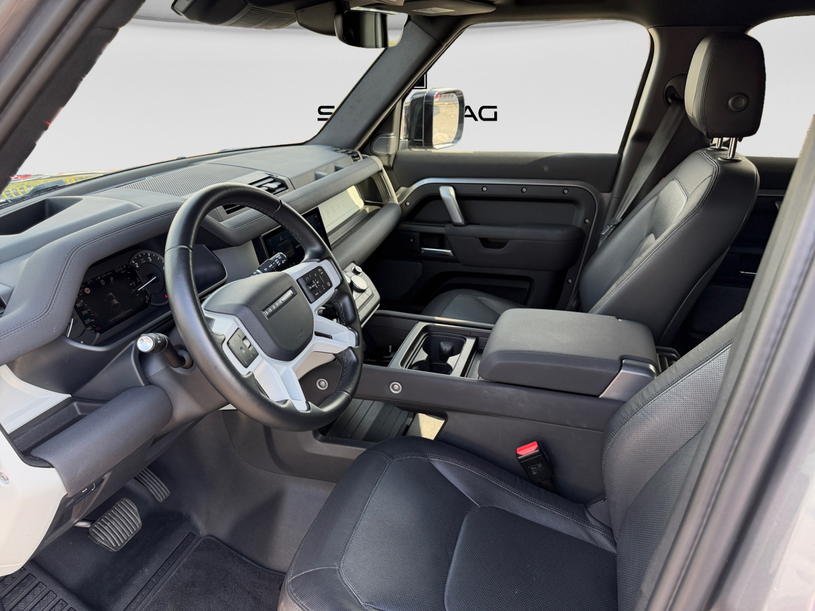 LAND ROVER Defender 110 3.0 D I6 250 X-Dynamic S AWD AT8-image-9