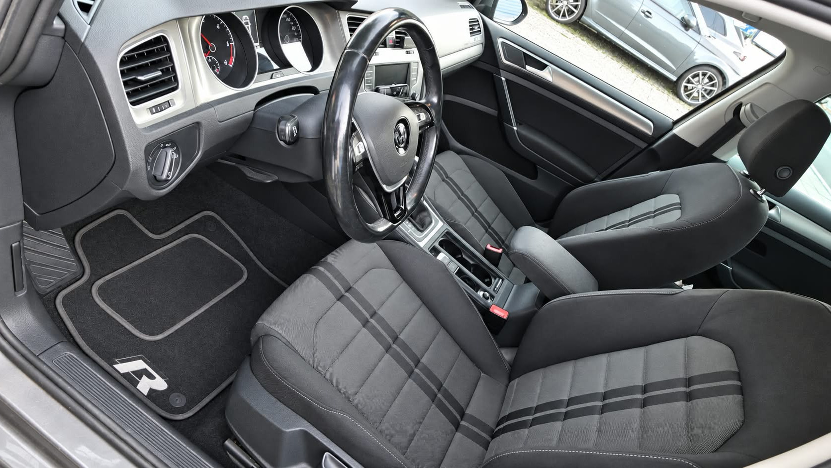 VW VW Golf VII 2.0TDI 5-image-4
