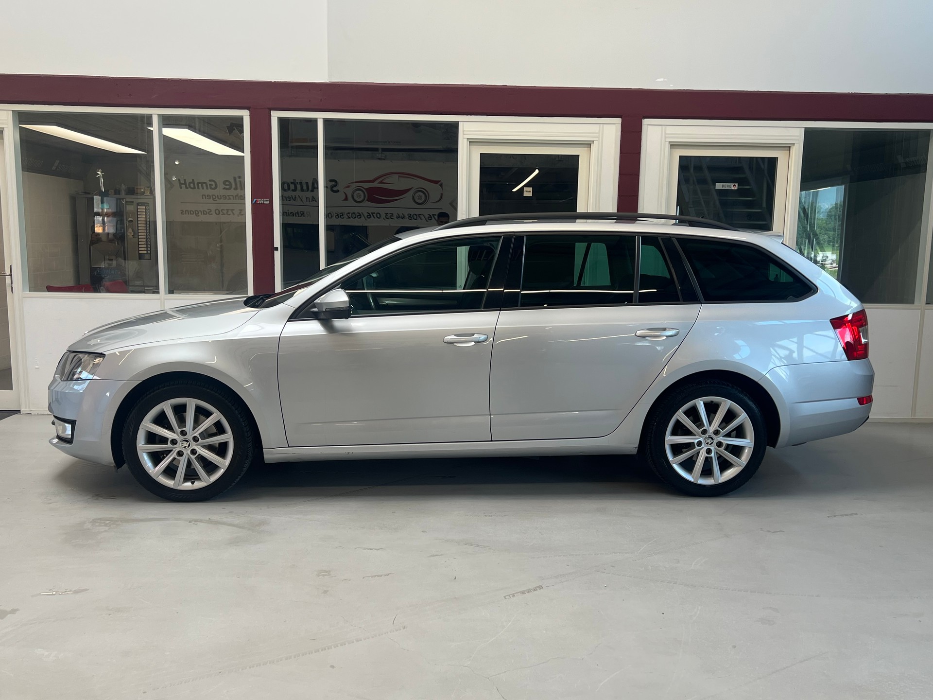 SKODA Octavia Combi 2.0 TDI Ambition 4x4-image-3