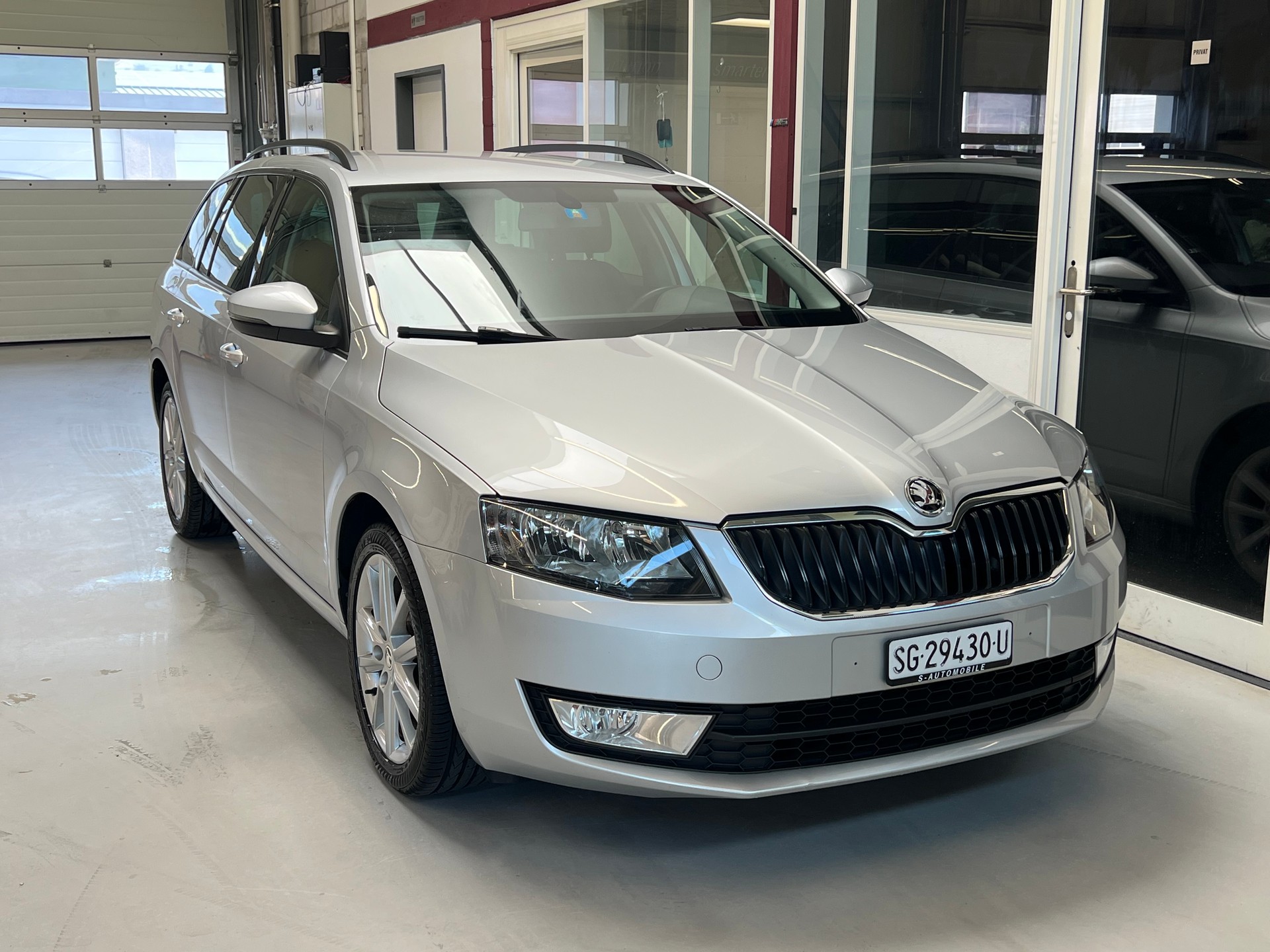 SKODA Octavia Combi 2.0 TDI Ambition 4x4-image-9