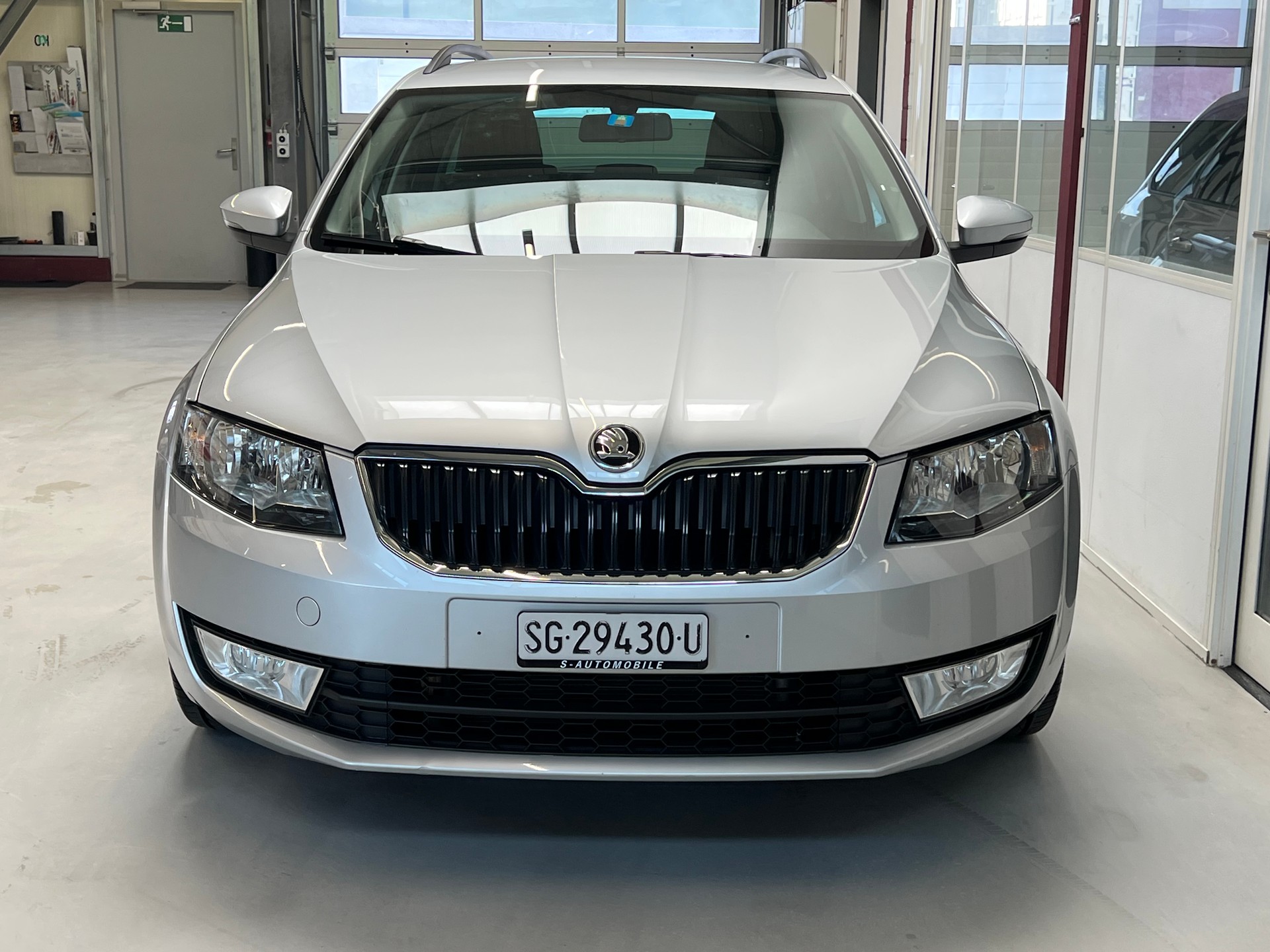 SKODA Octavia Combi 2.0 TDI Ambition 4x4-image-1