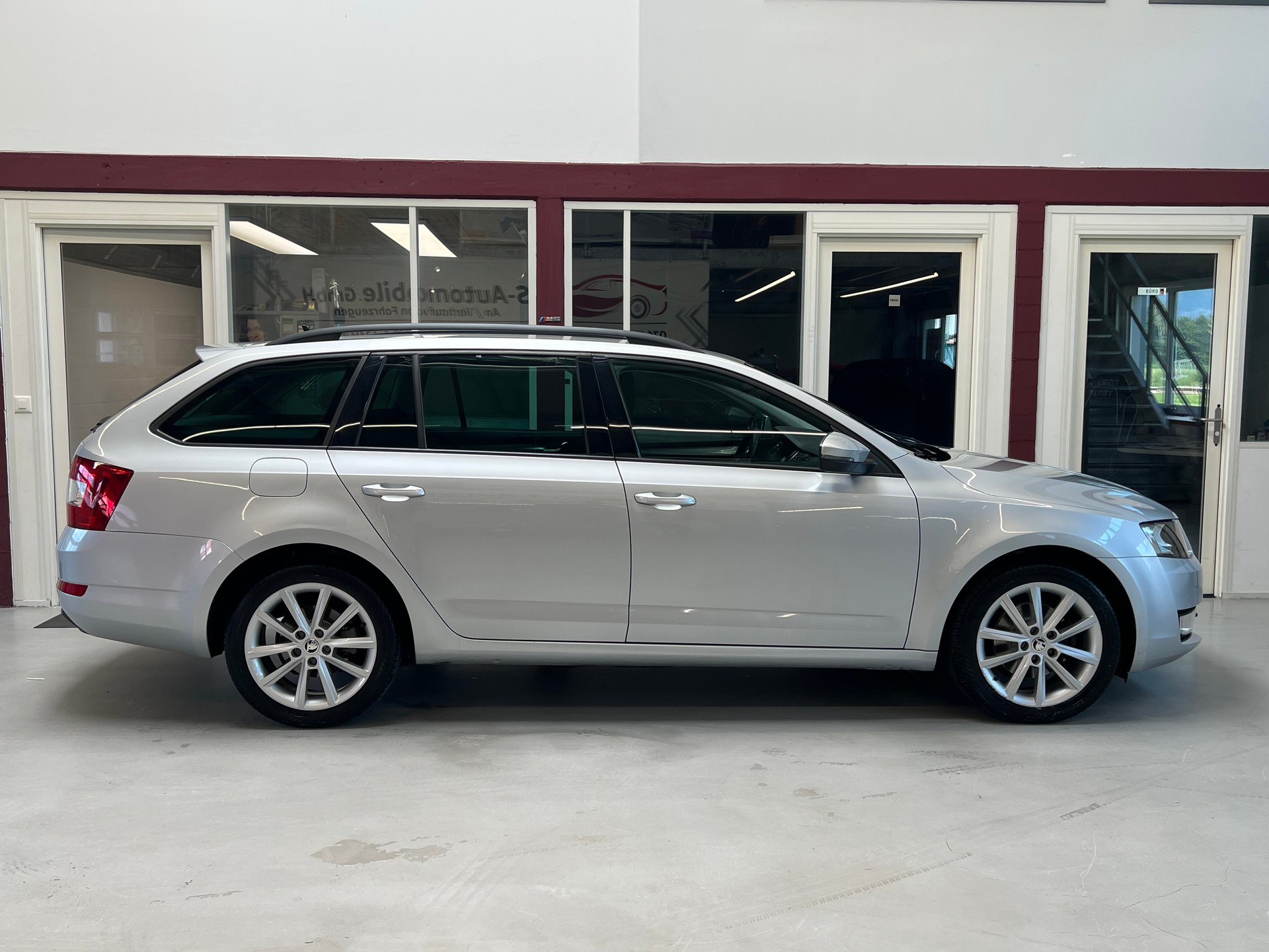 SKODA Octavia Combi 2.0 TDI Ambition 4x4-image-8
