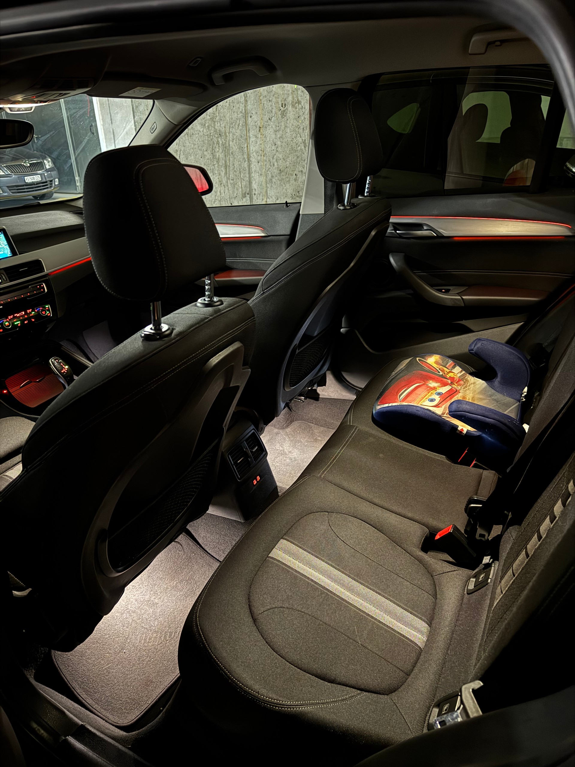 BMW 18d xDrive-image-3