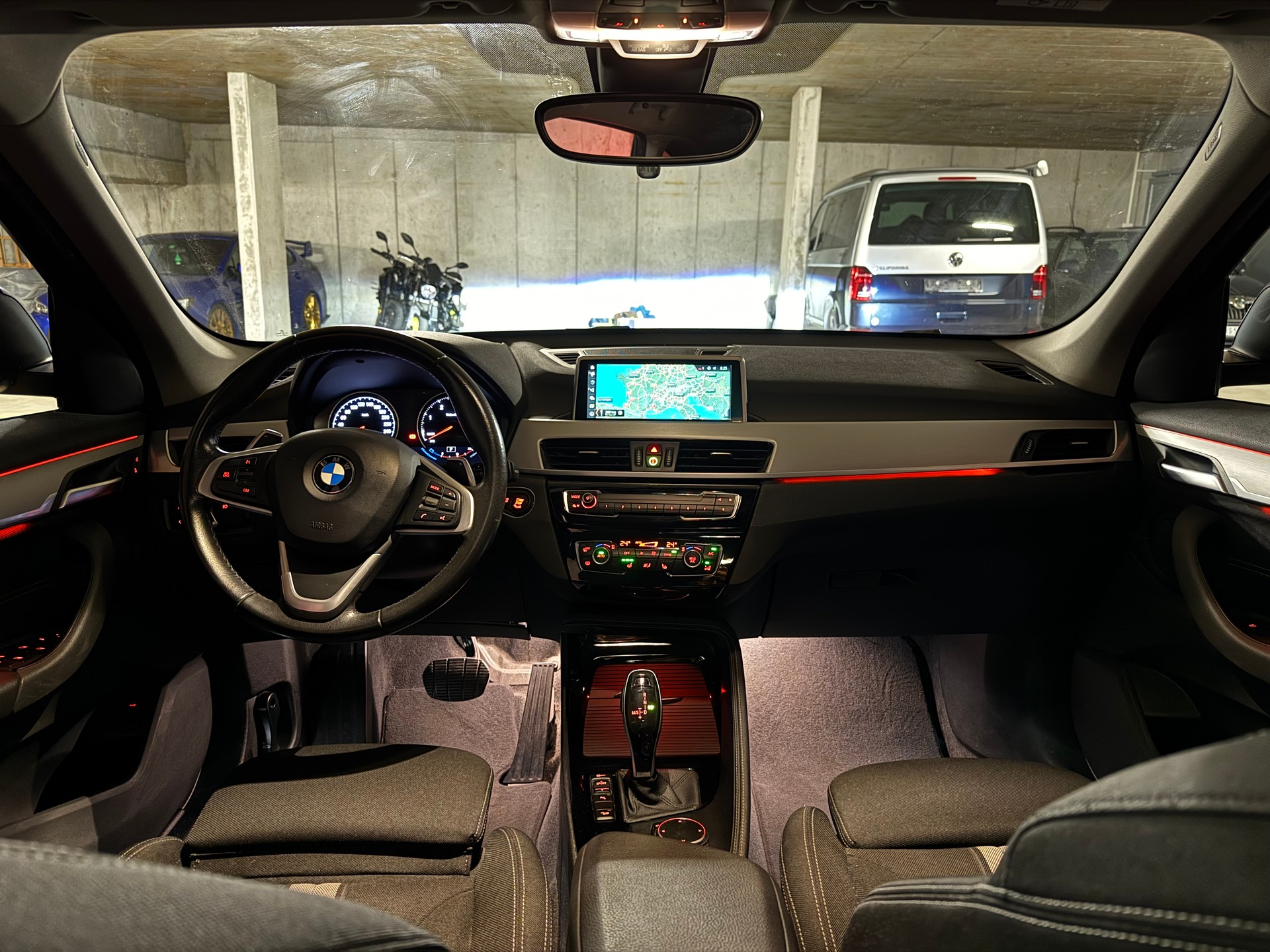 BMW 18d xDrive-image-2