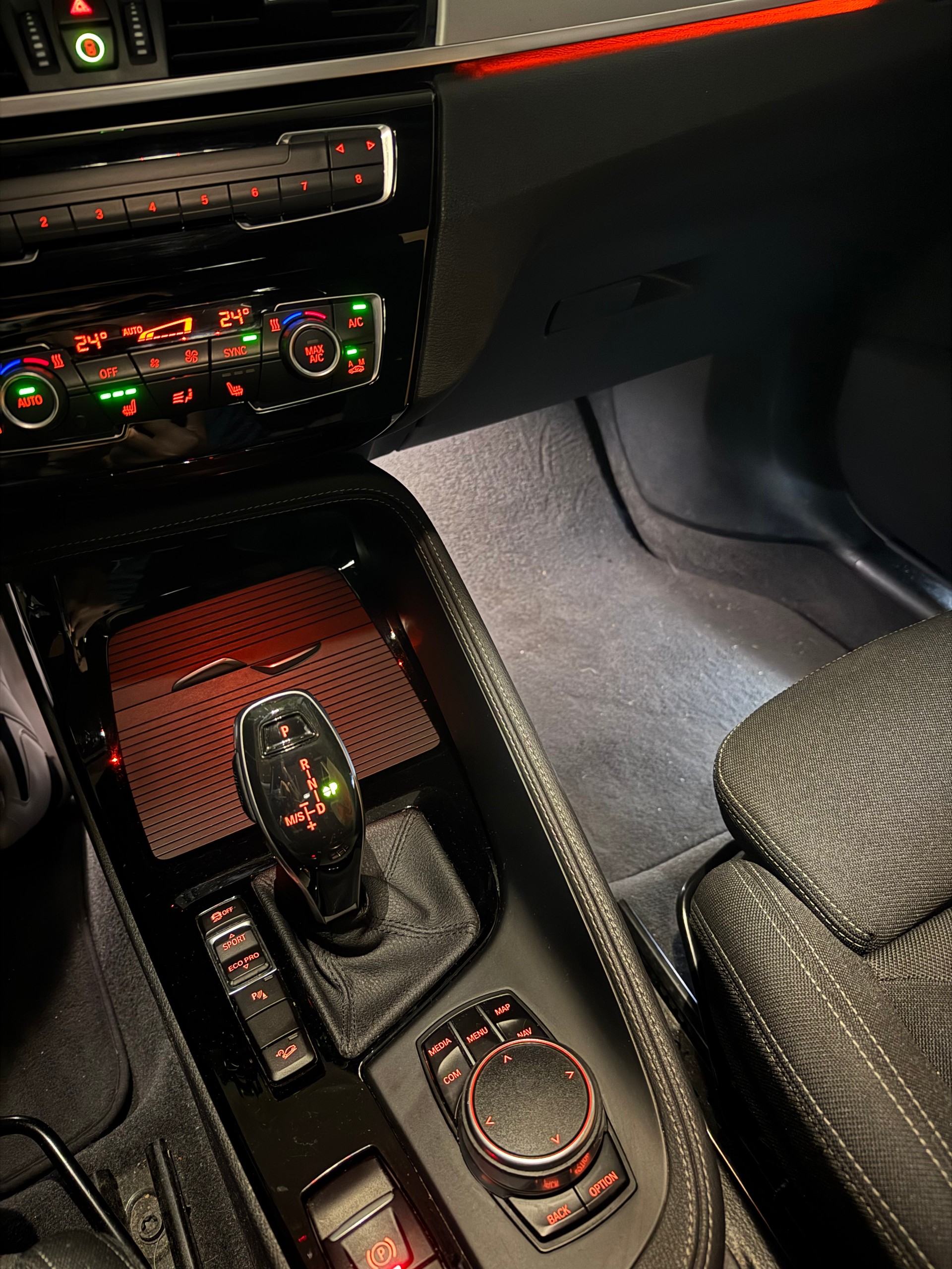 BMW 18d xDrive-image-4