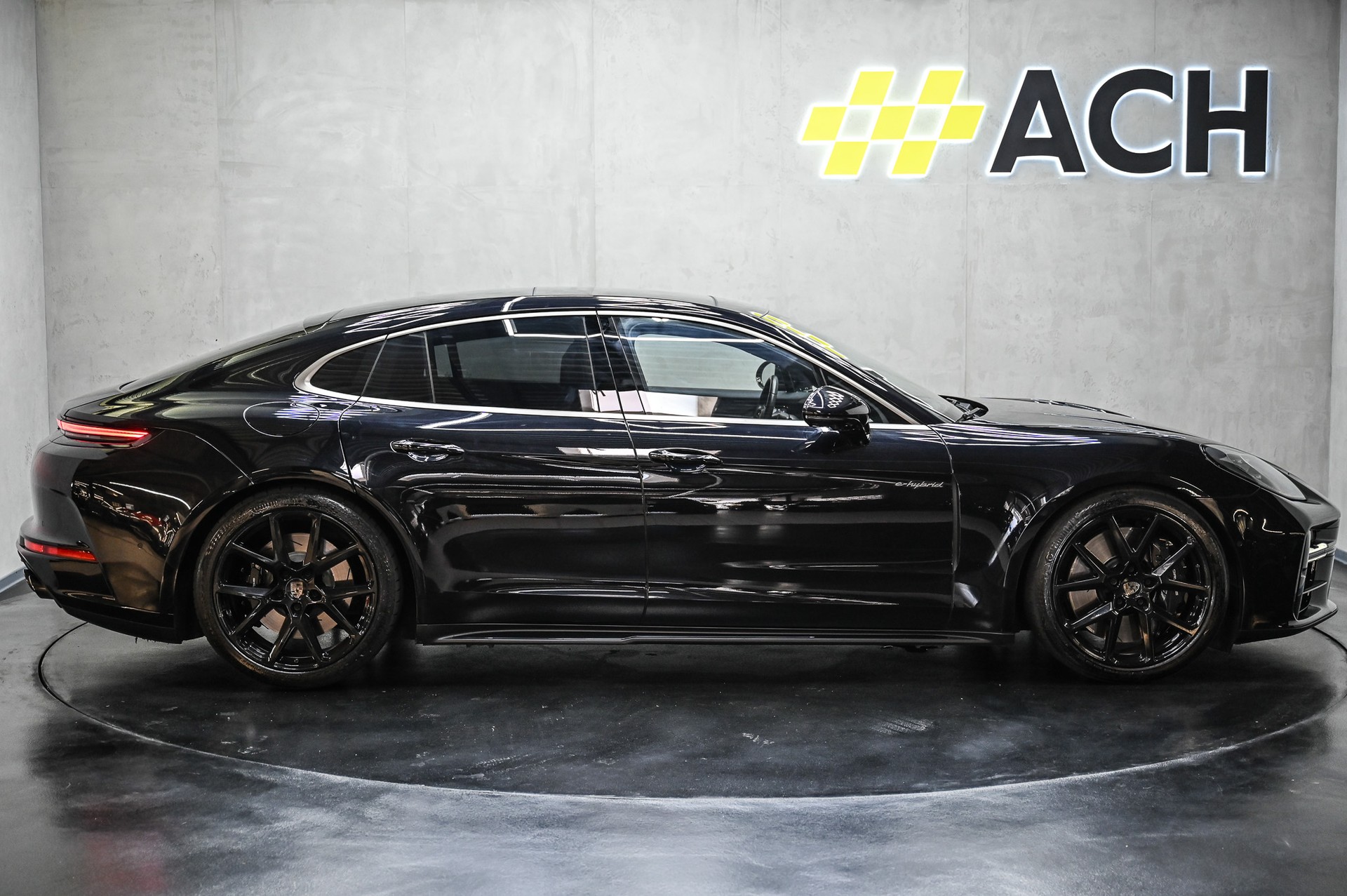 PORSCHE Panamera Turbo E-Hybrid-image-10