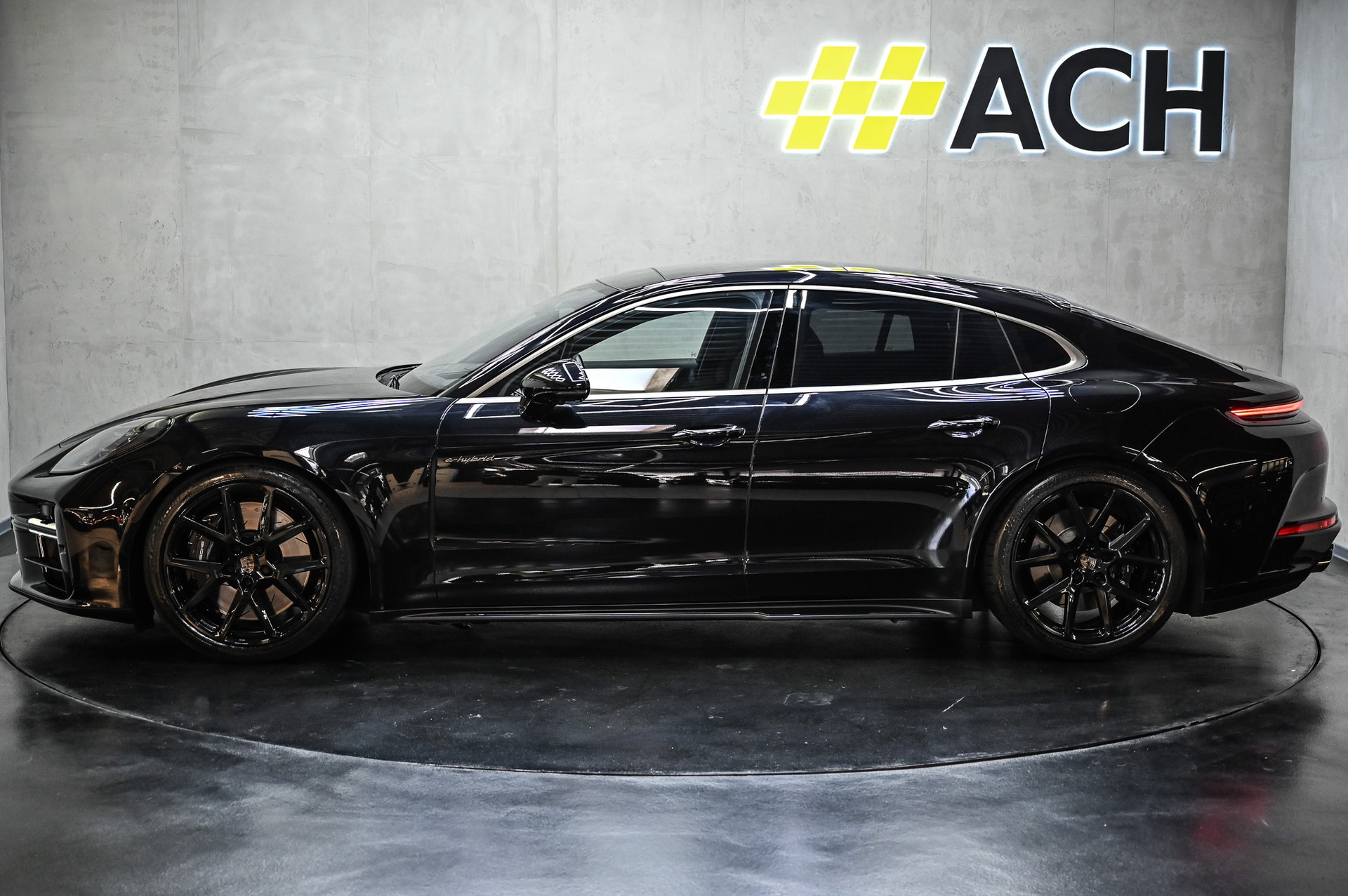 PORSCHE Panamera Turbo E-Hybrid-image-4