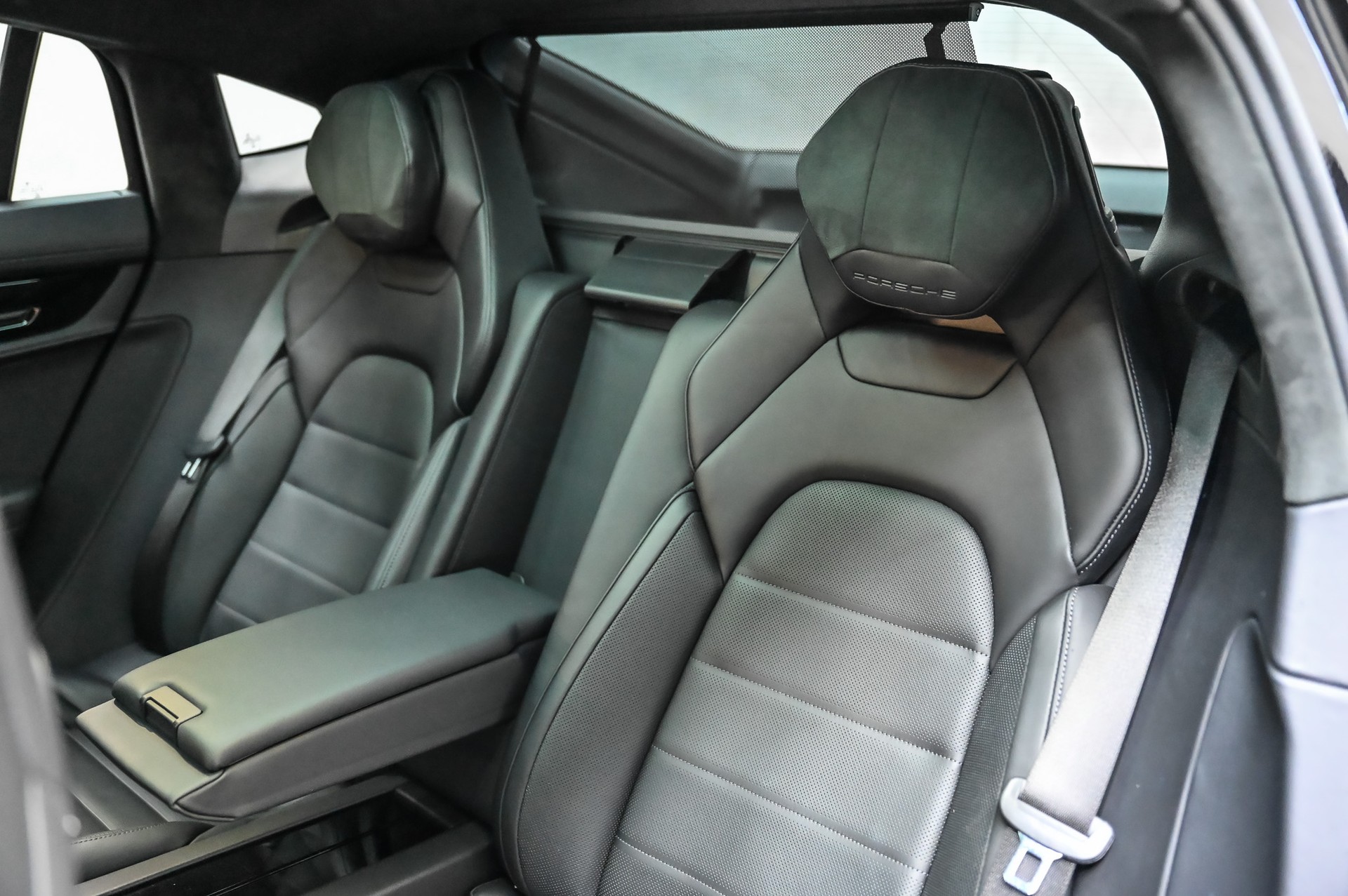 PORSCHE Panamera Turbo E-Hybrid-image-19
