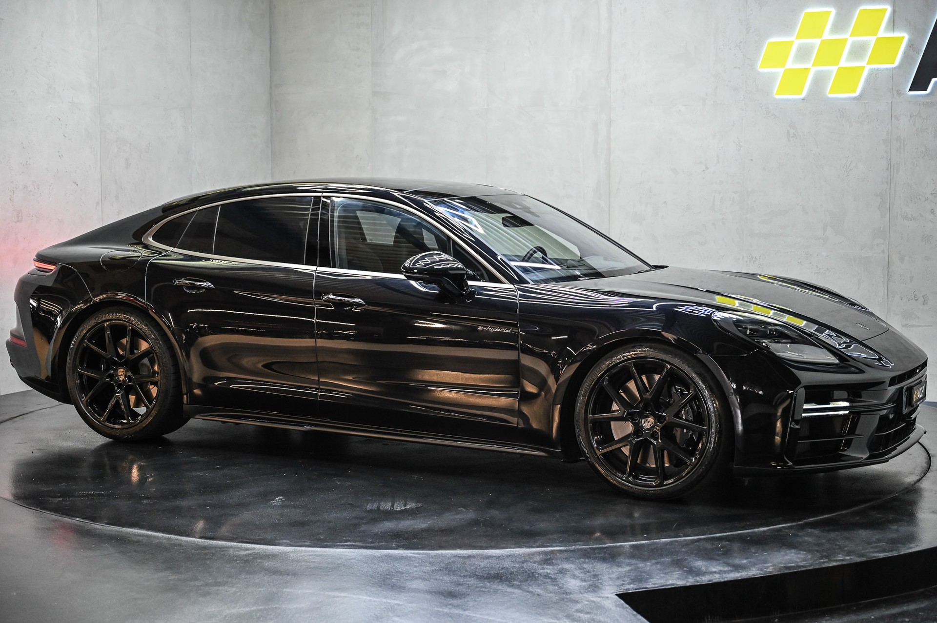 PORSCHE Panamera Turbo E-Hybrid-image-11