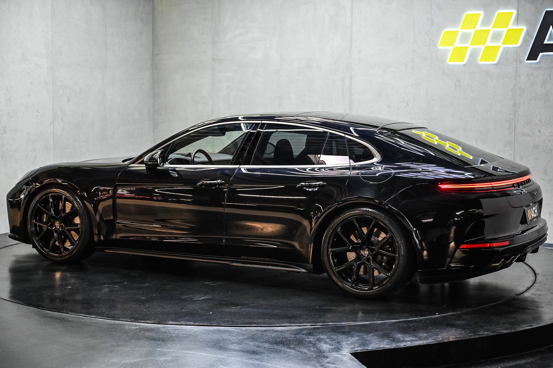 PORSCHE Panamera Turbo E-Hybrid-image-5