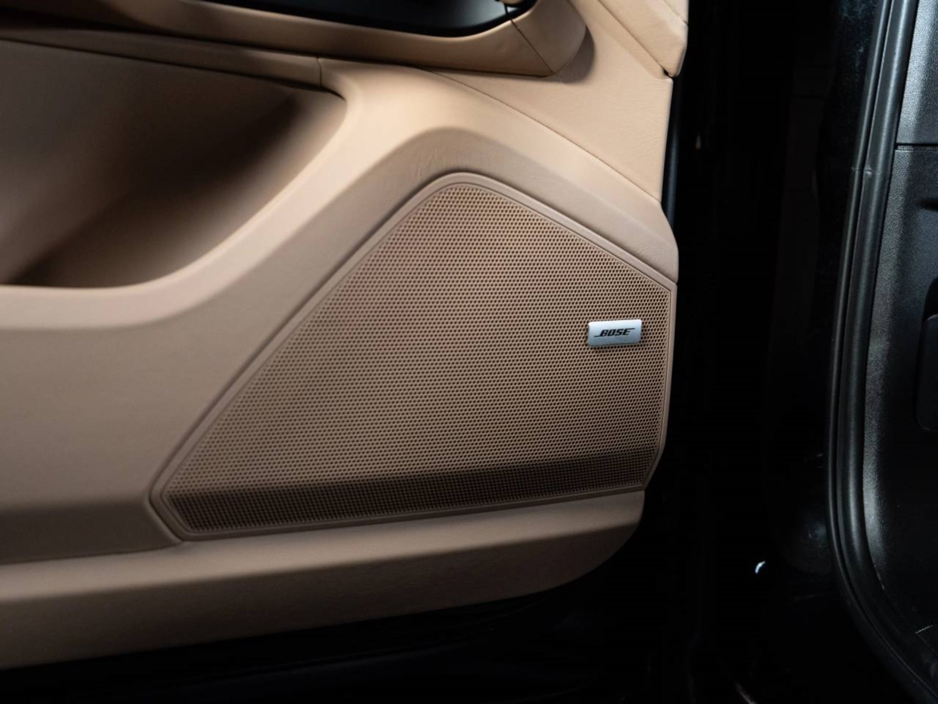 PORSCHE Cayenne E-Hybrid (MY24)-image-17