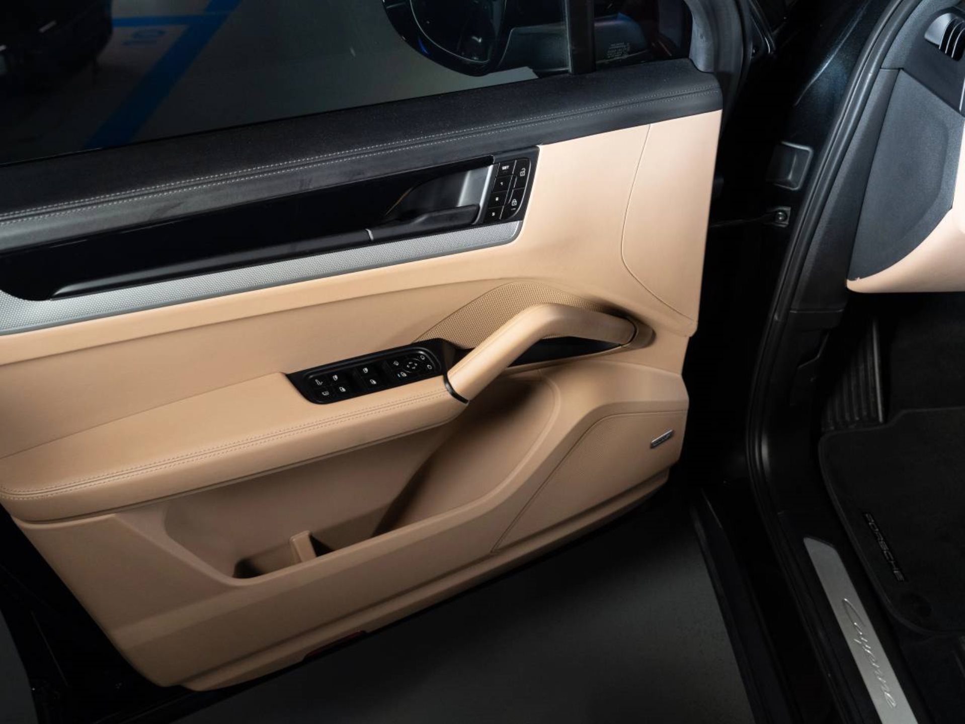 PORSCHE Cayenne E-Hybrid (MY24)-image-16