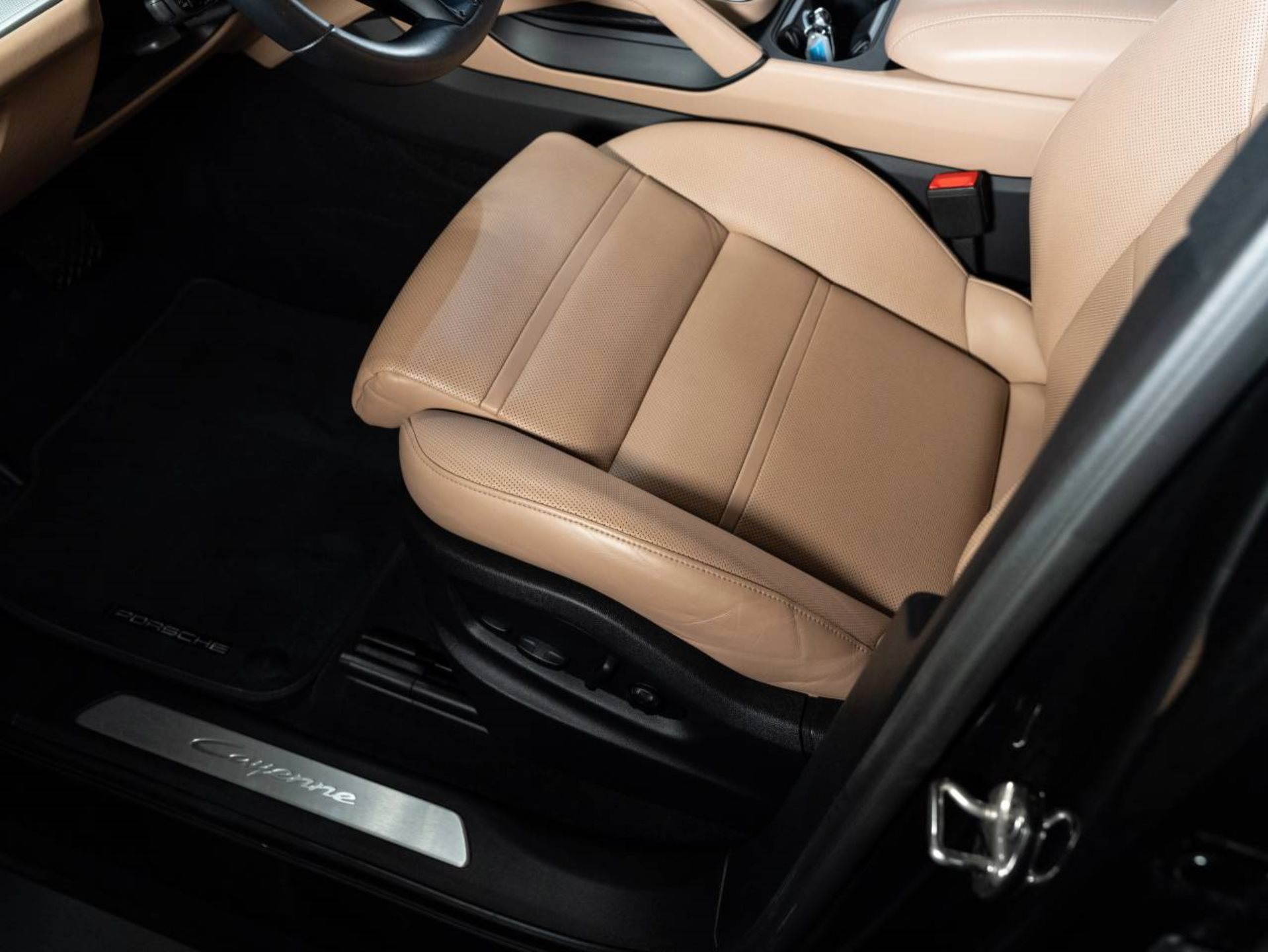 PORSCHE Cayenne E-Hybrid (MY24)-image-14