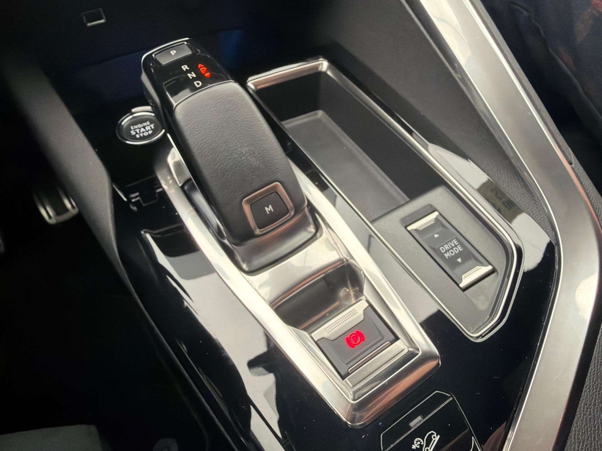 PEUGEOT 3008 1.5 BlueHDi GT Pack-image-17