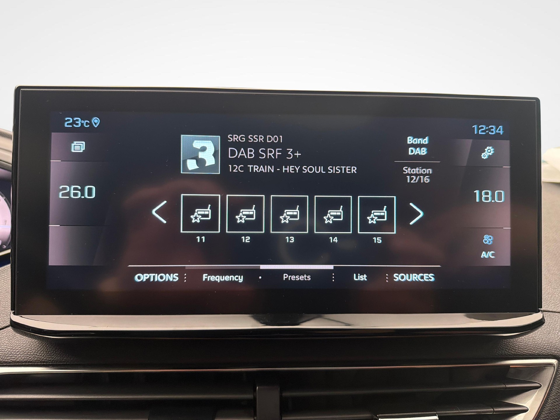 PEUGEOT 3008 1.5 BlueHDi GT Pack-image-13