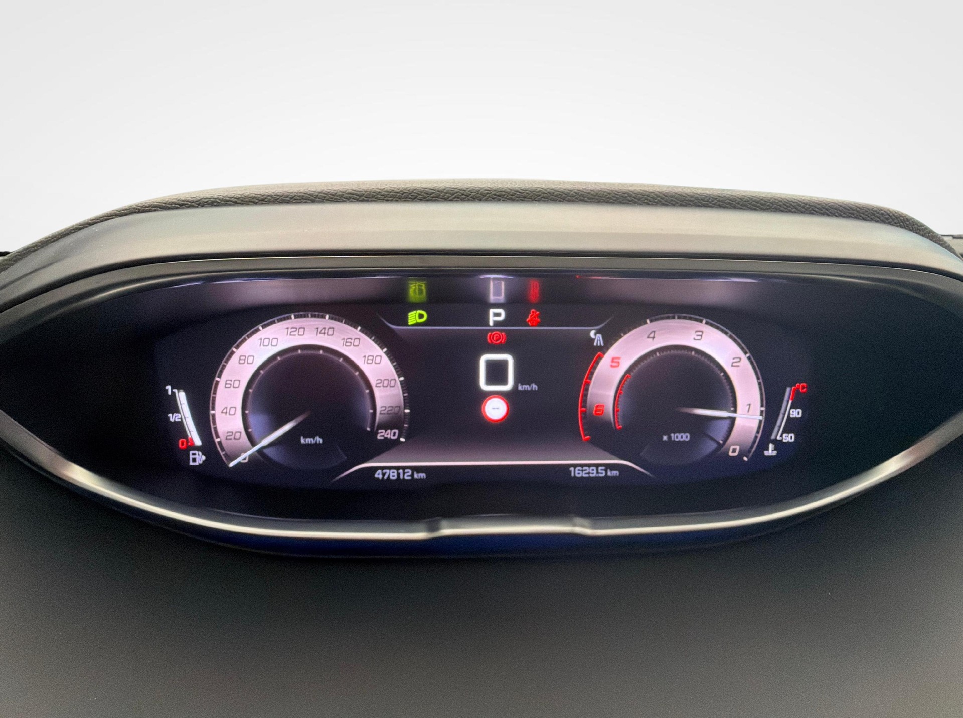PEUGEOT 3008 1.5 BlueHDi GT Pack-image-12