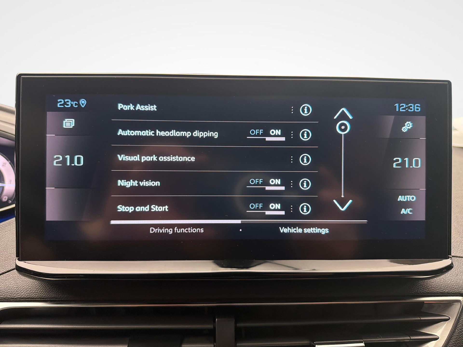 PEUGEOT 3008 1.5 BlueHDi GT Pack-image-16