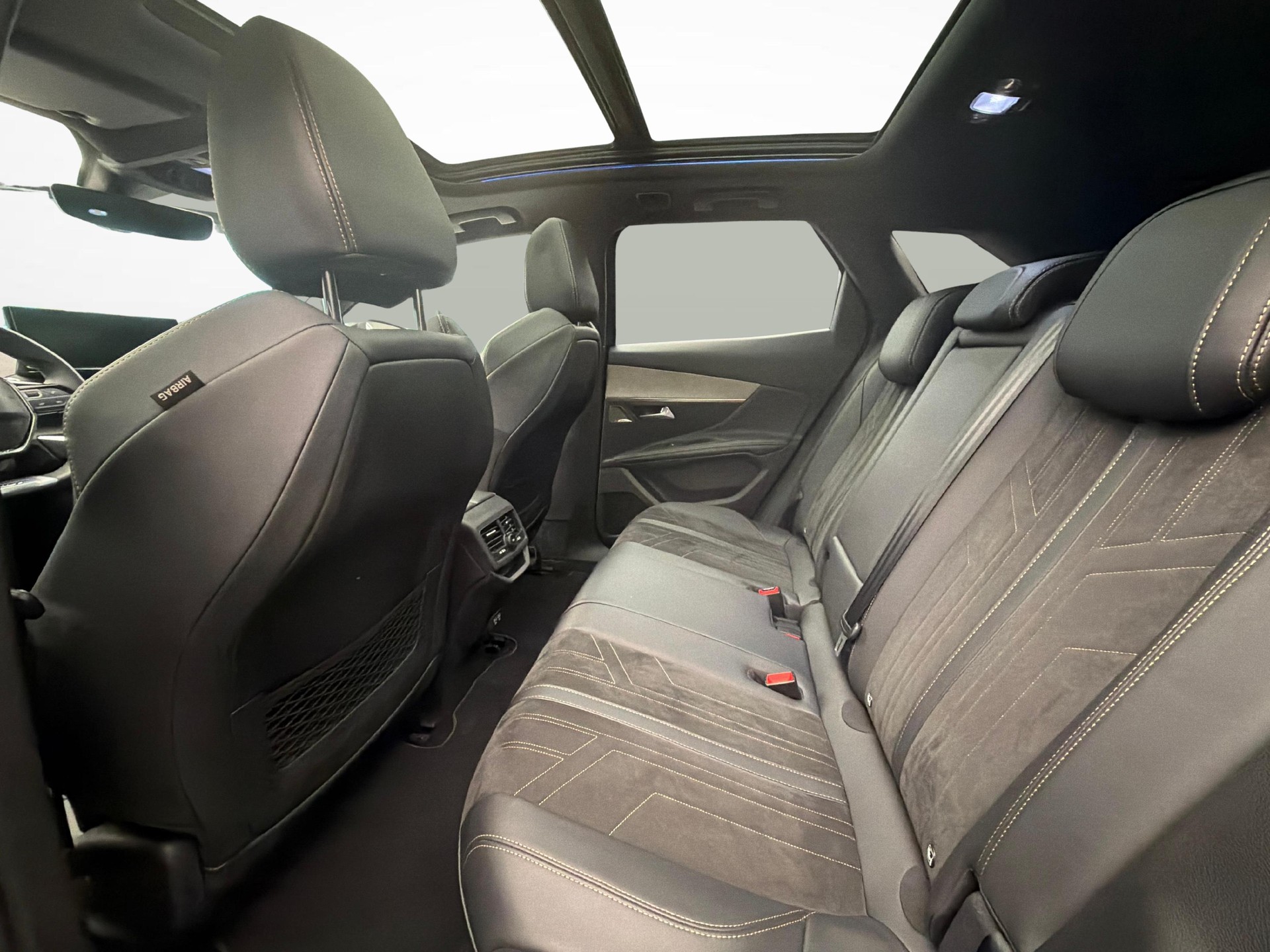 PEUGEOT 3008 1.5 BlueHDi GT Pack-image-10