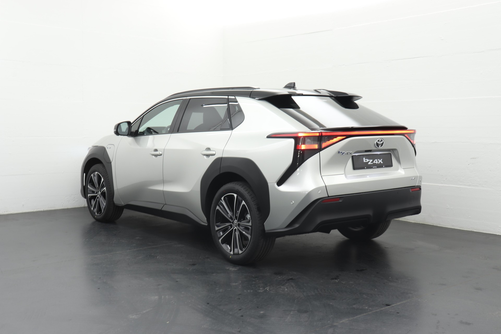 TOYOTA bZ4X Premium AWD-image-7