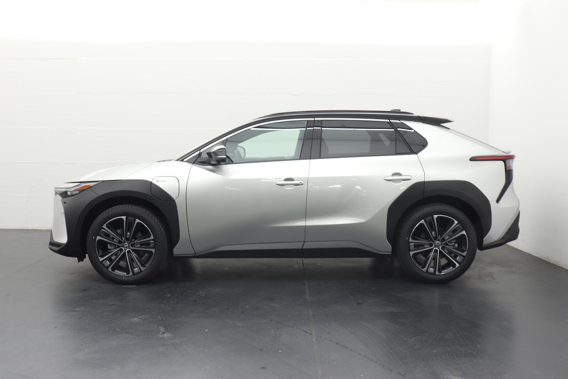 TOYOTA bZ4X Premium AWD-image-4