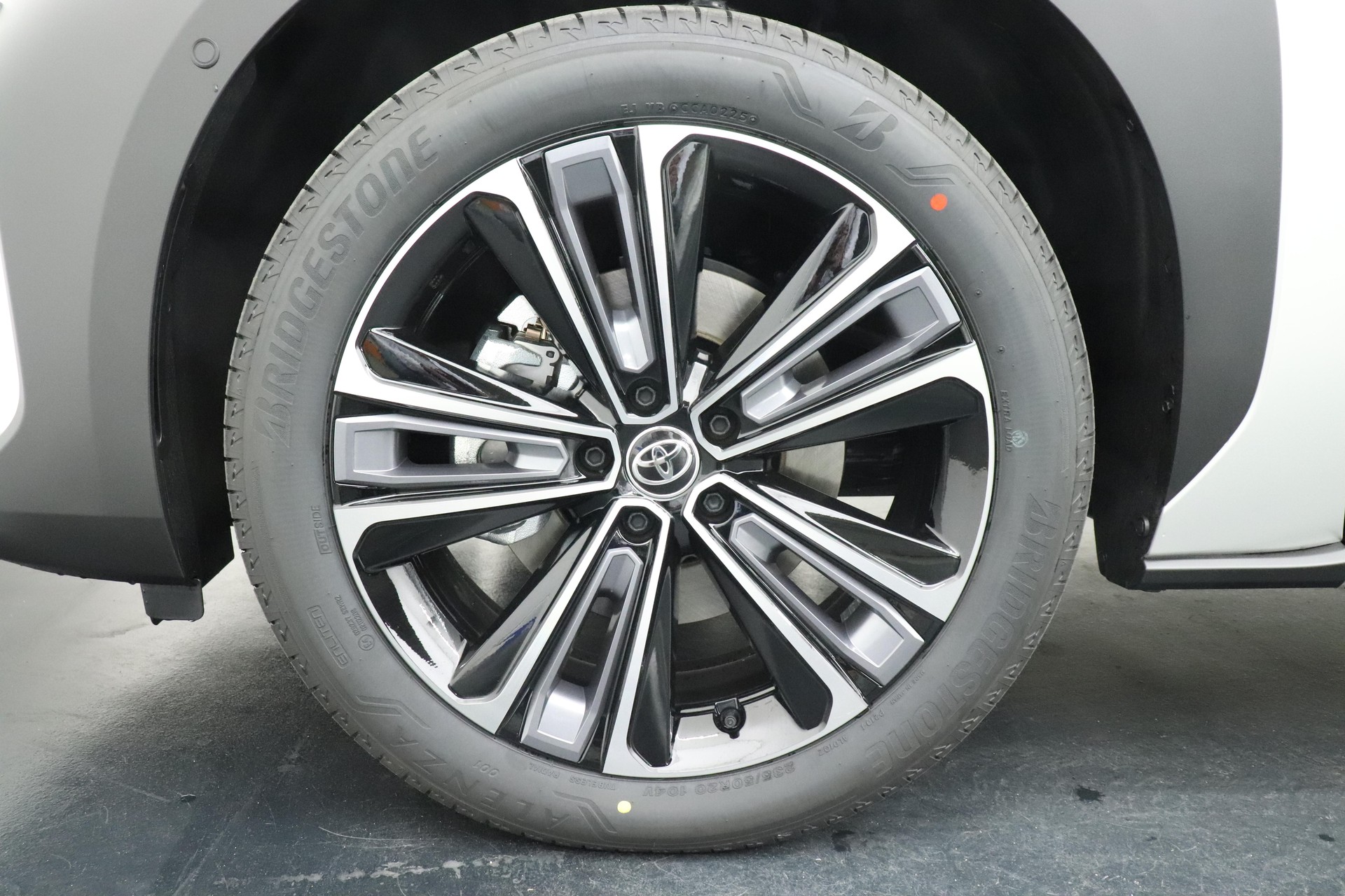 TOYOTA bZ4X Premium AWD-image-12