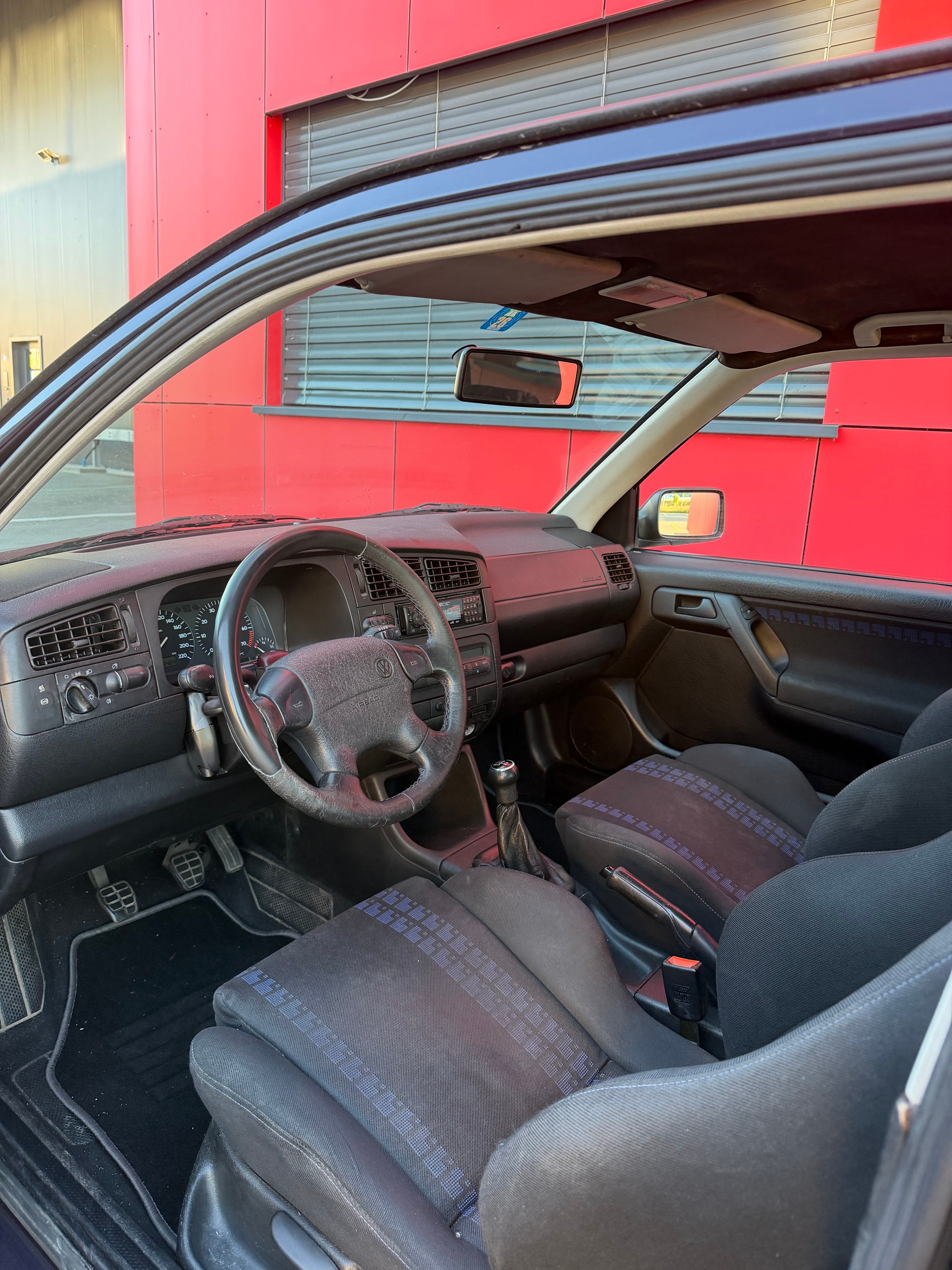 VW 2000 GTI Edition-image-3