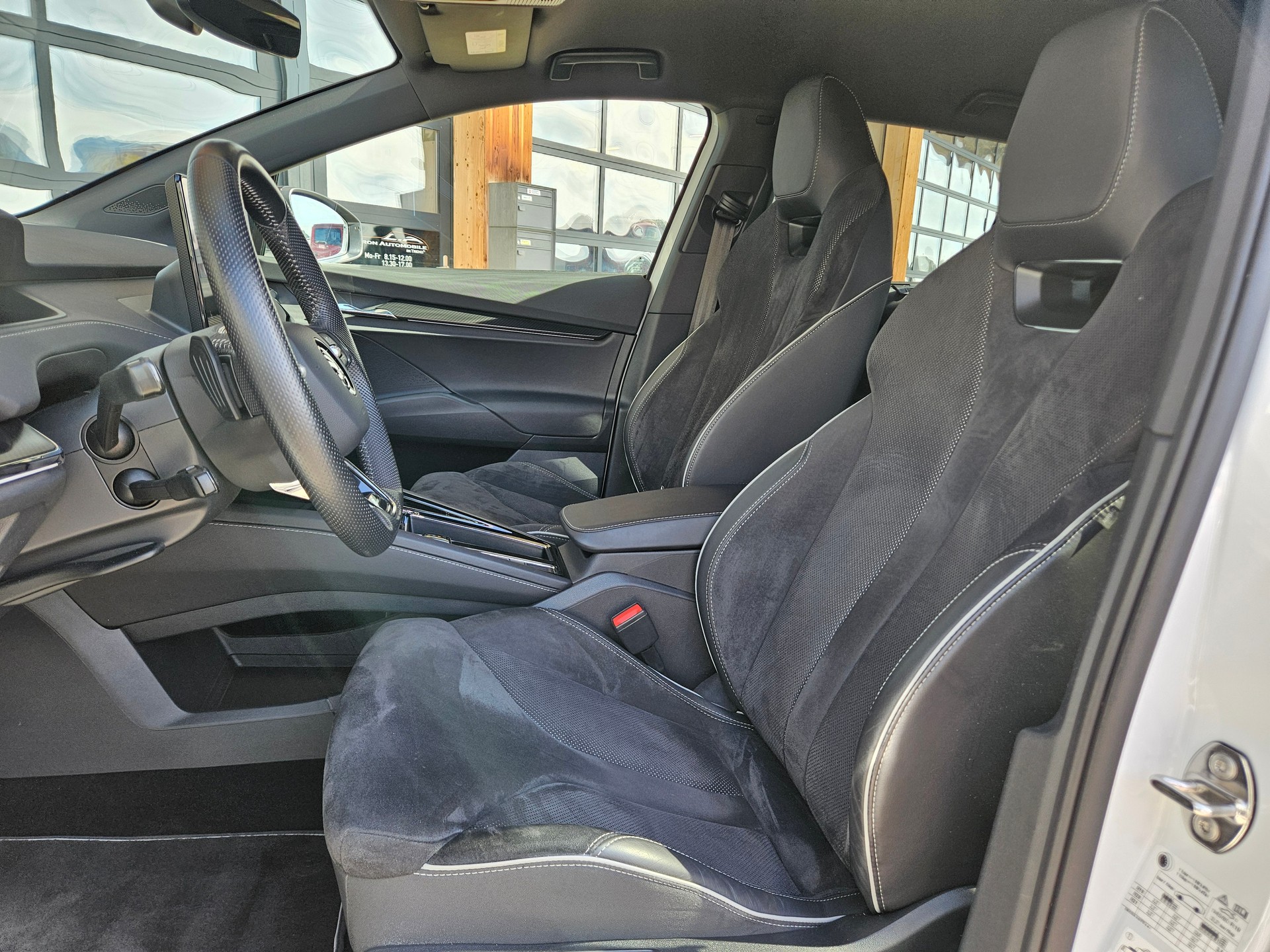 SKODA Enyaq iV 80 SportLine-image-8