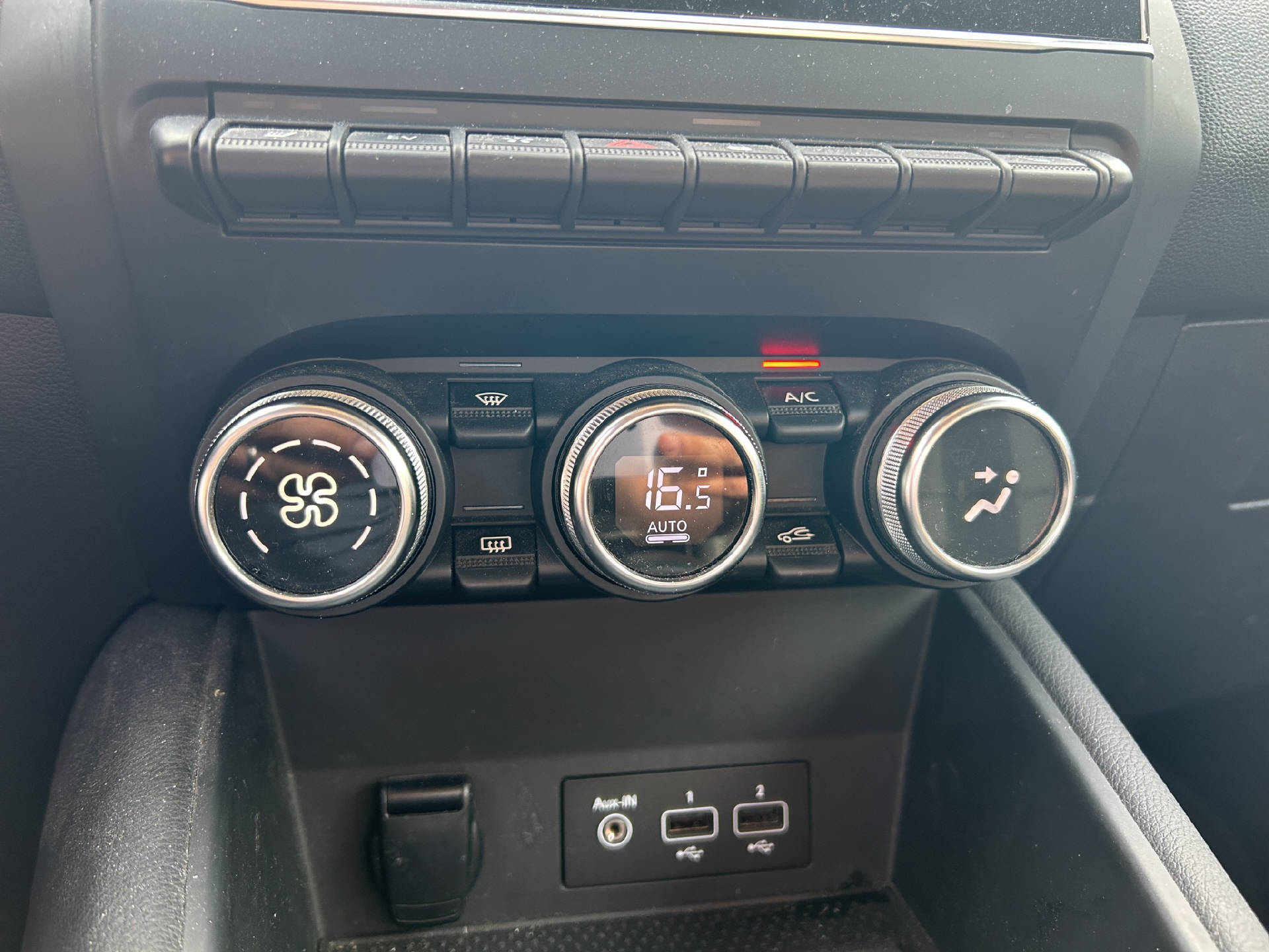 RENAULT Captur 1.6 E-Tech Plug-in Intens-image-29