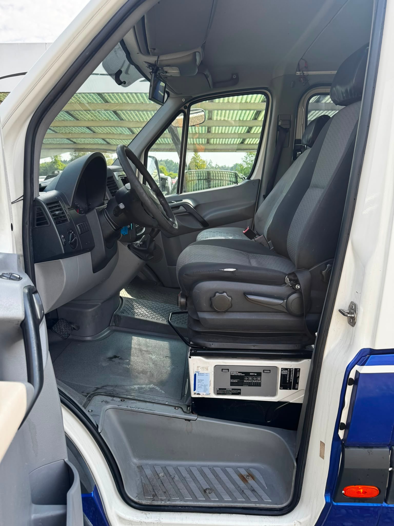 VW Crafter 35 L 2.5 TDI 136 PS-image-9