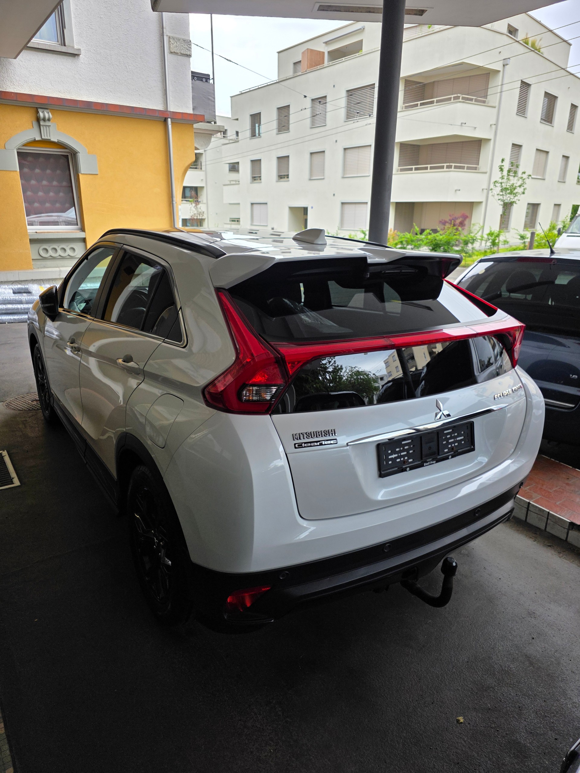 MITSUBISHI Eclipse Cross 1.5 T-Mivec Diamond Black Line 4WD CVT-image-3