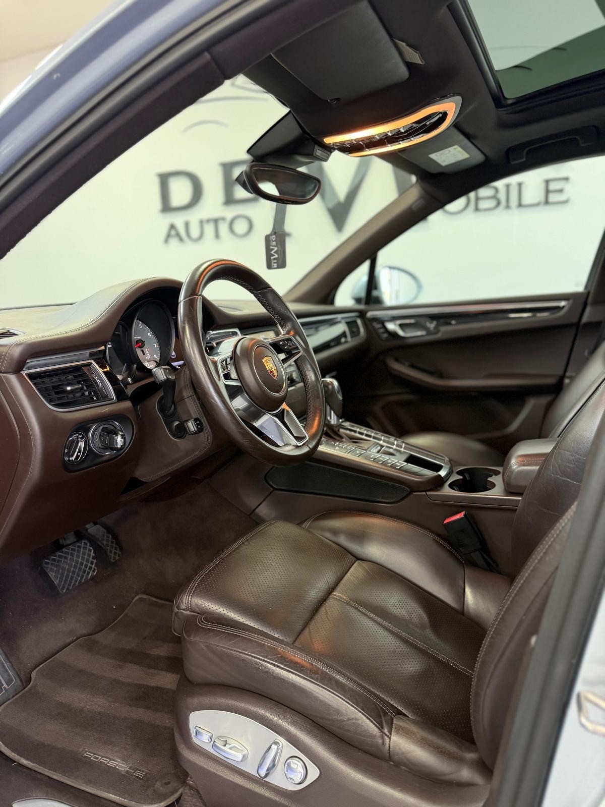 PORSCHE Macan S PDK *Panorama / CH-Fahrzeug / Porsche DLS Light / Sport Design / Alcantara Dachhimmel*-image-6